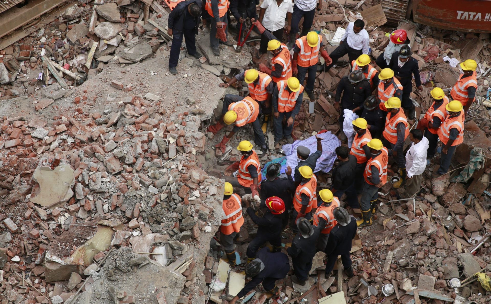 Colapso de edifício na Índia faz 12 mortos