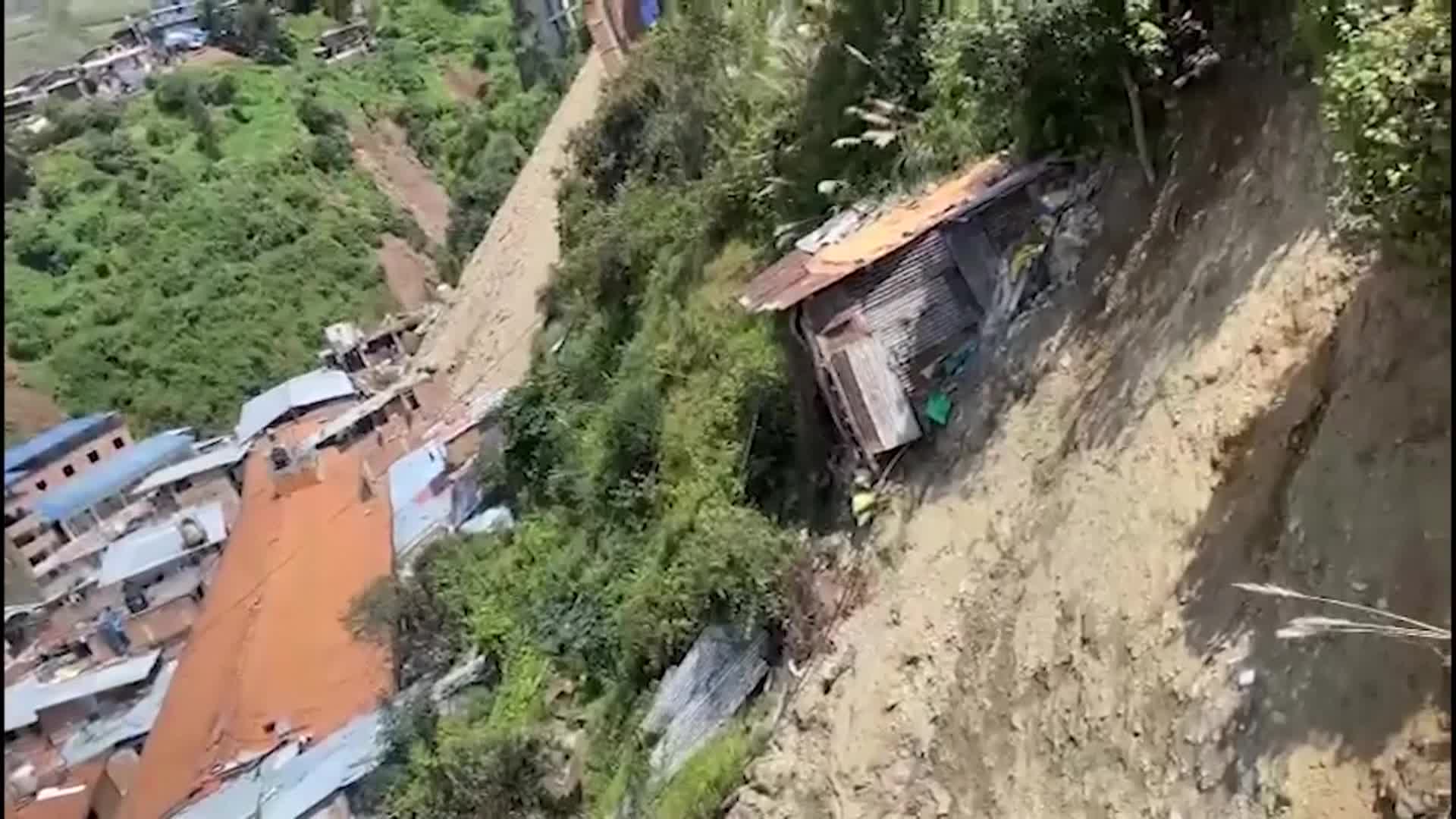 Sobe para oito nº de mortos em aluimento de terras no Peru