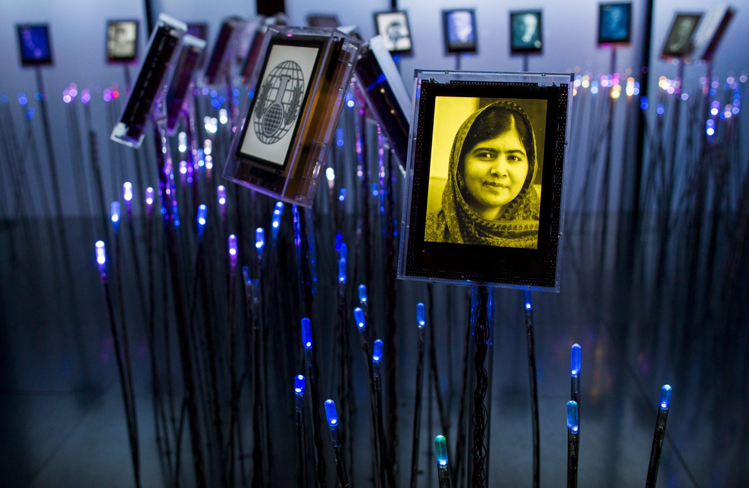 O professor Yousafzai fala com orgulho da filha, Malala