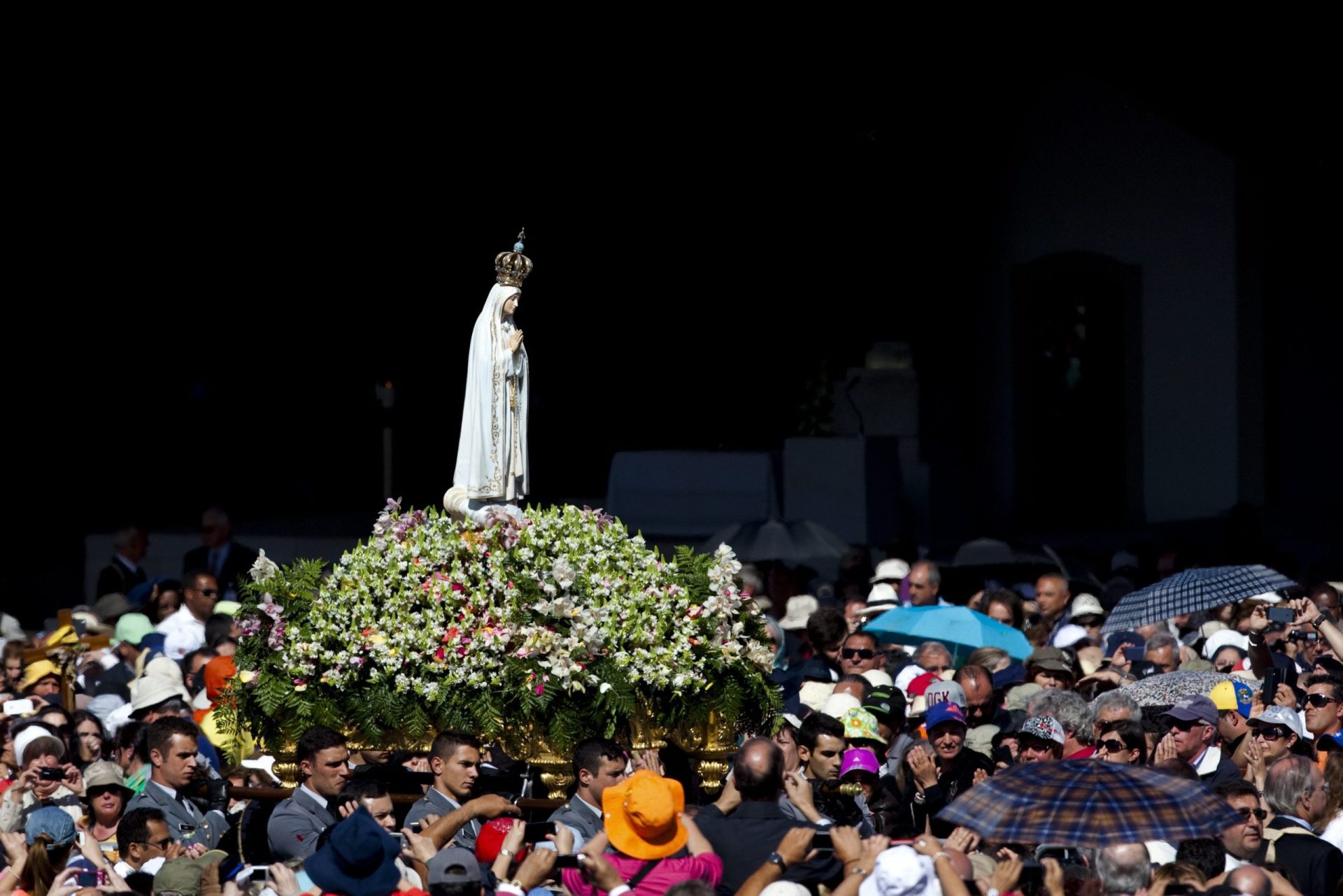 Milhares de peregrinos esperados hoje no santuário de Fátima
