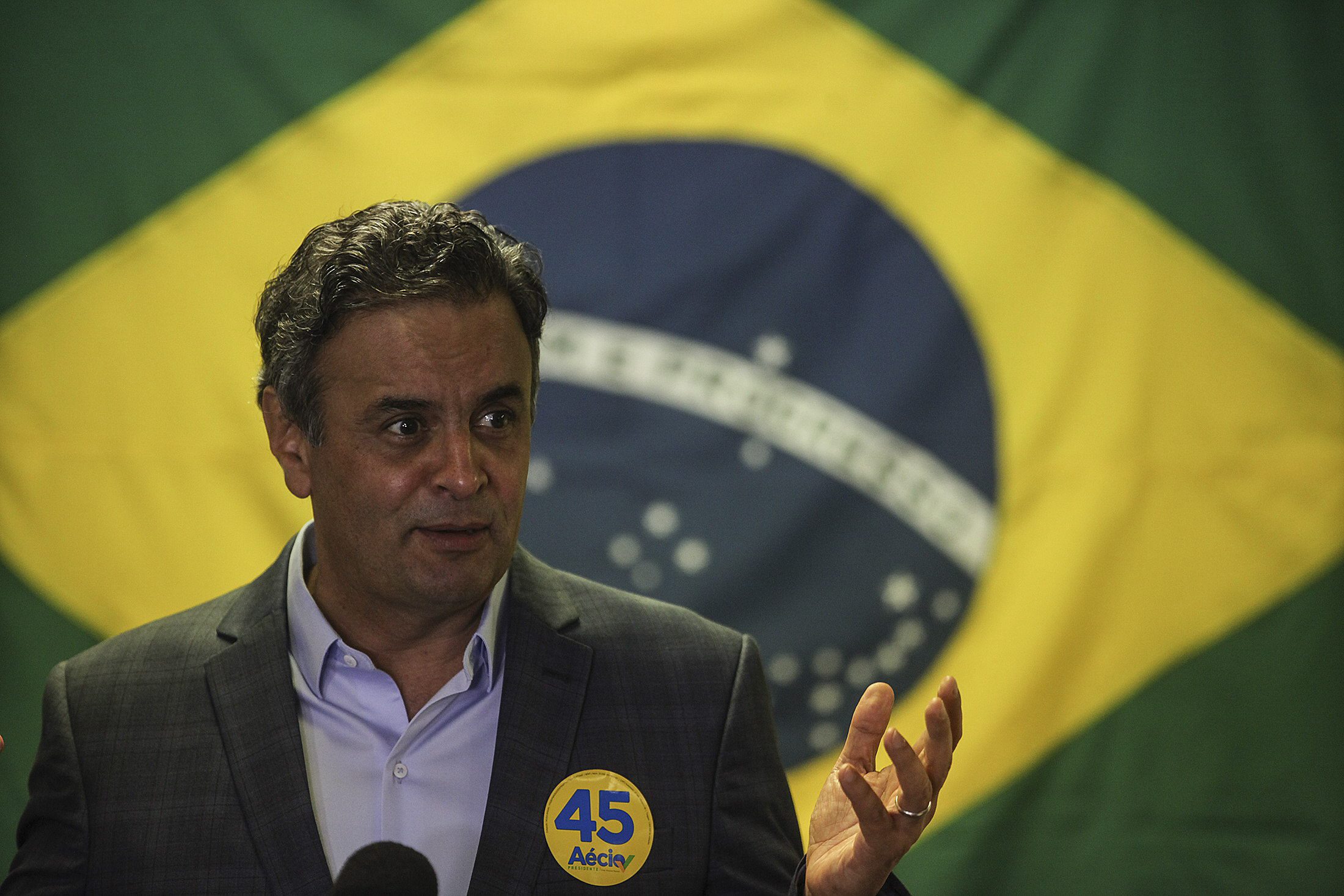 Aécio Neves compromete-se com propostas de Marina Silva