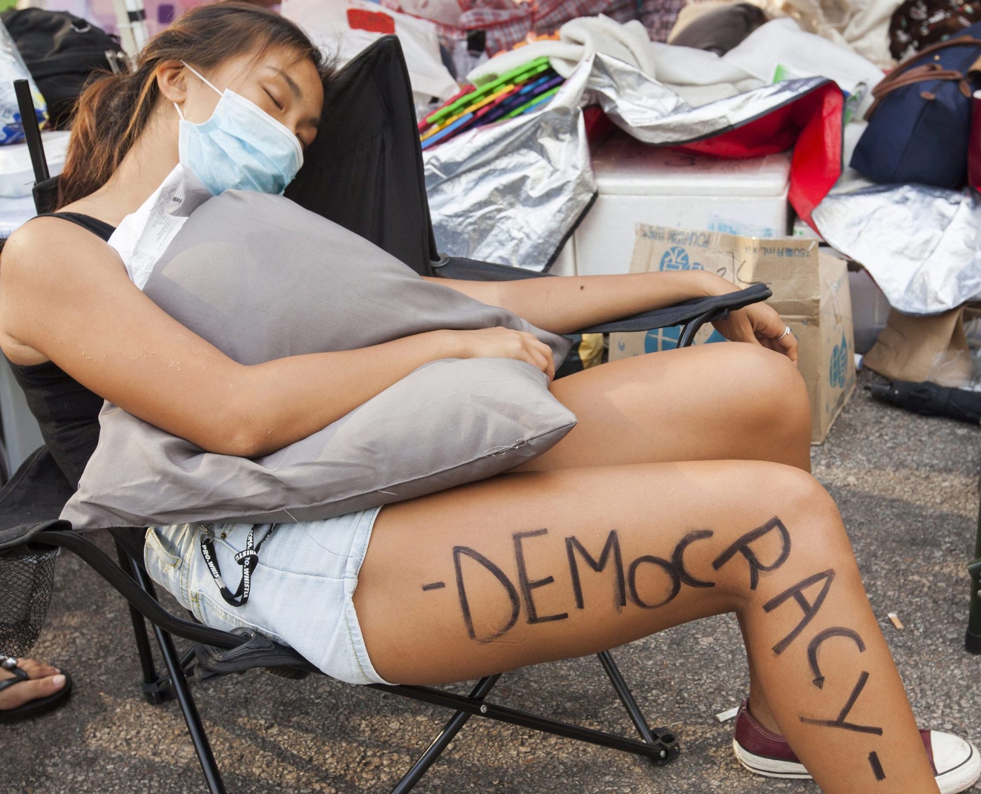 Encapuzados atacam manifestantes de Hong Kong