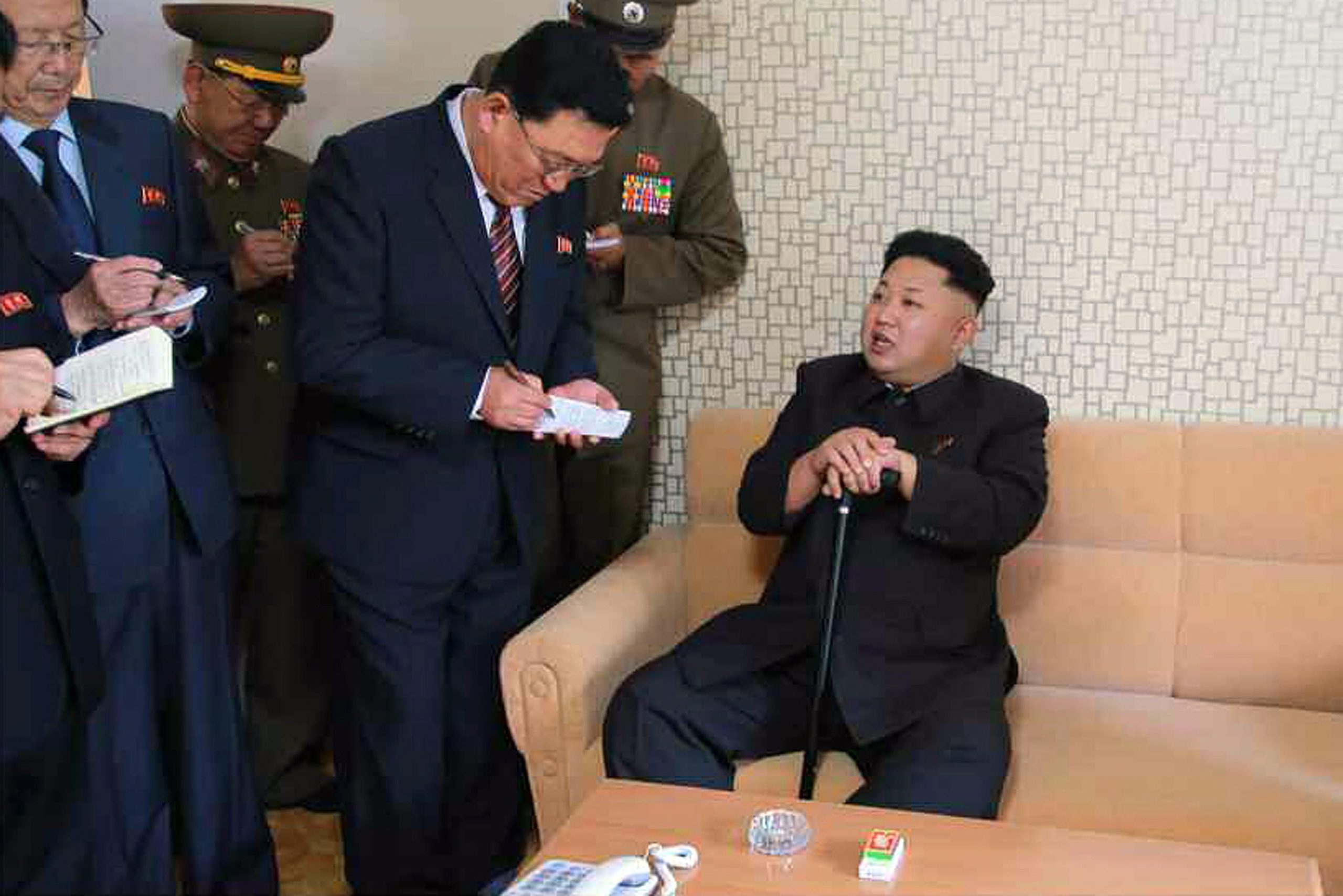 Kim Jong-un voltou. Mas porquê a bengala?