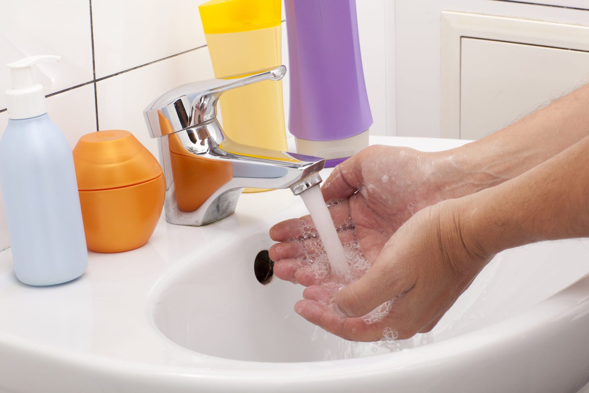 Ébola: UNICEF alerta para importância de reforçar lavagem das mãos