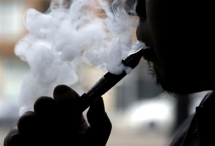 Tabaco de mascar, cigarros electrónicos, charutos e cigarrilhas passam a ser taxados