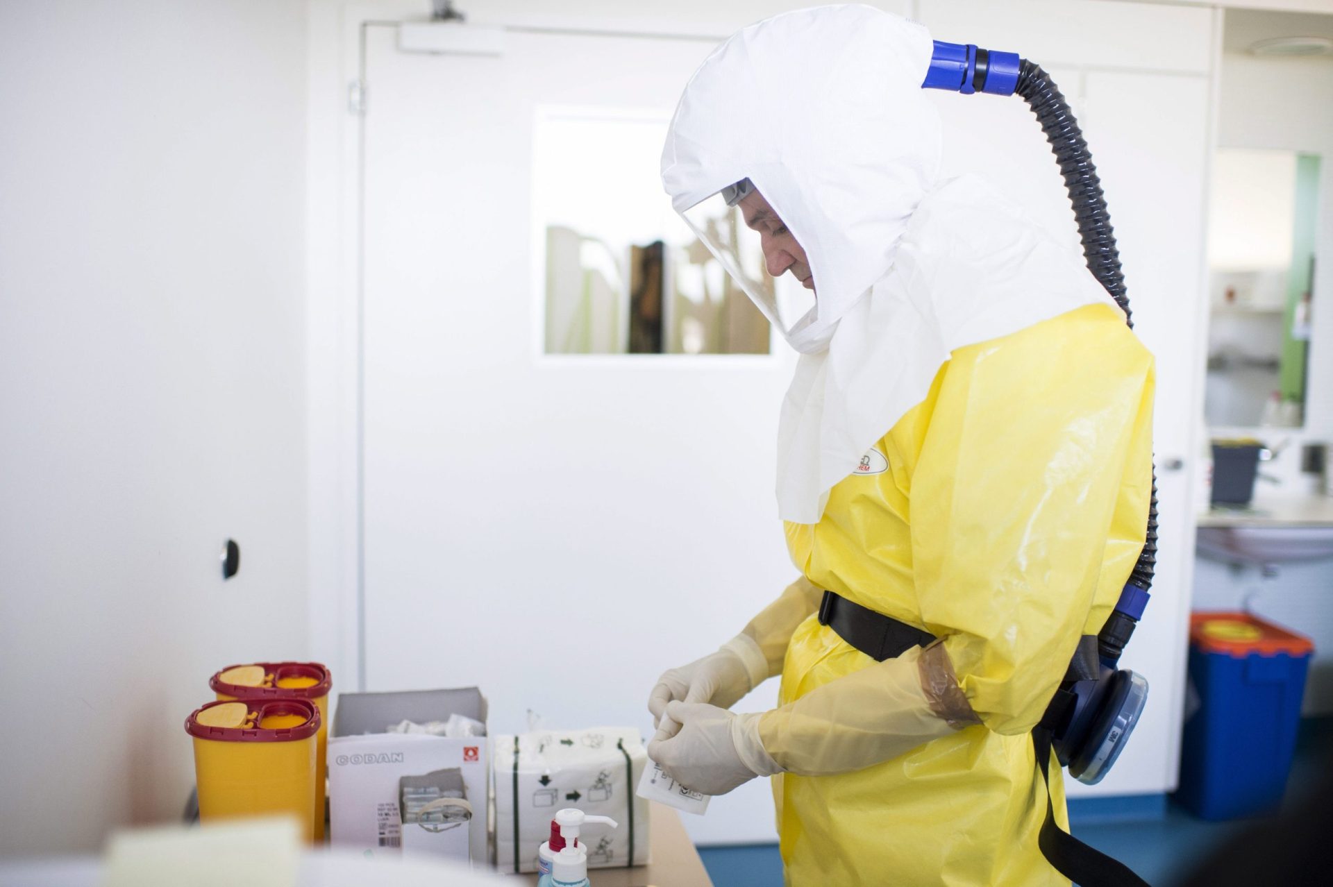 Auxiliar espanhola com carga viral de ébola ‘quase negativa’