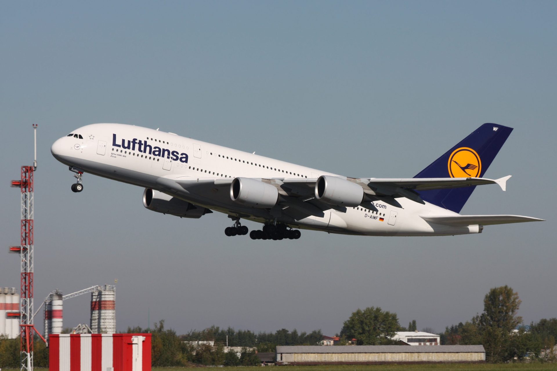 Lufthansa volta a estar em greve