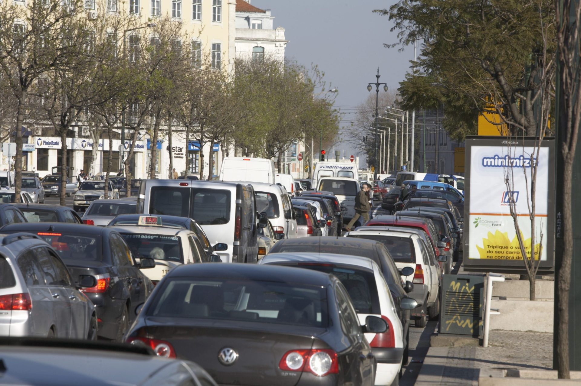 Maratona e exposição de carros antigos condicionam trânsito em Lisboa no domingo