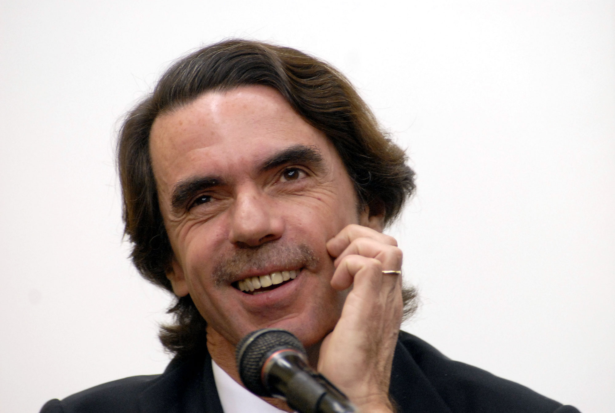 Aznar cobrava comissões para conseguir negócios com Kadhafi