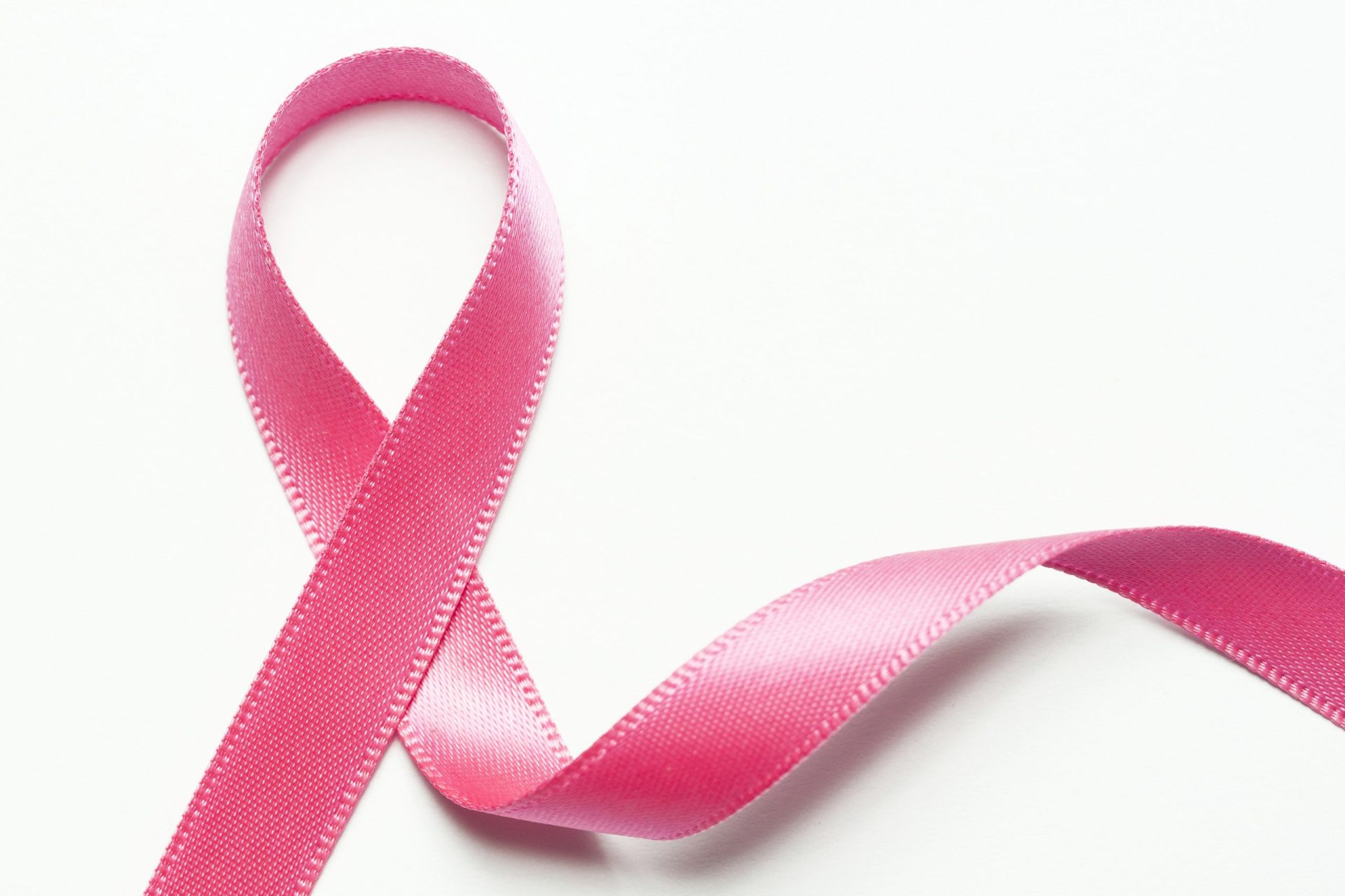 A história por detrás do laço cor-de-rosa contra o cancro