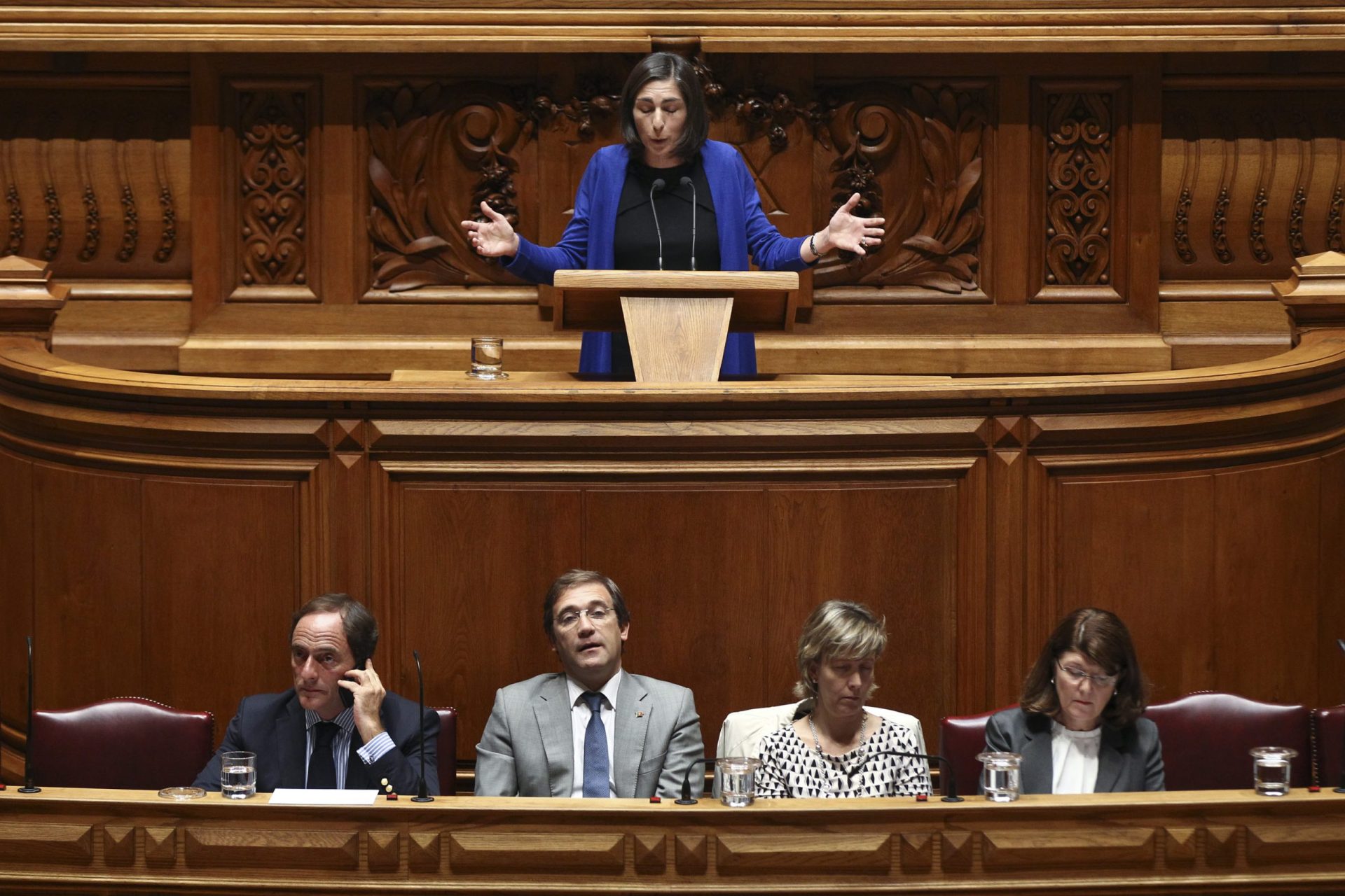 Depois do anúncio na TV, PS garante reposição integral dos salários em 2016