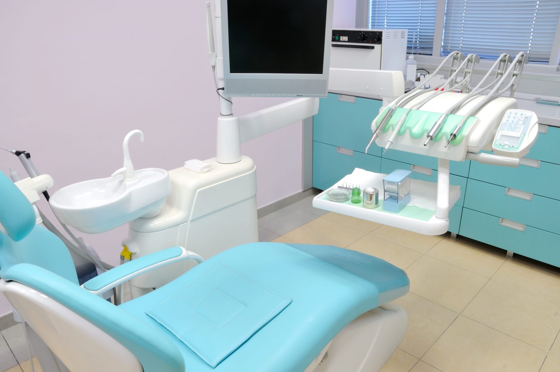 Faculdade de Medicina Dentária fecha clínica devido a acusações de tribunal