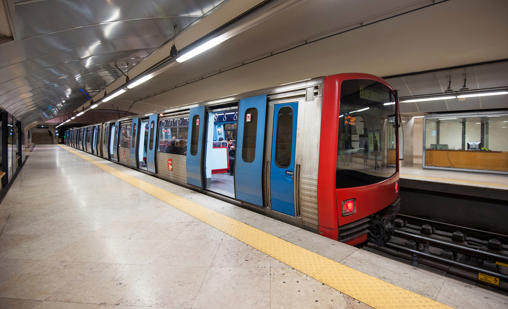 Circulação interrompida na linha vermelha do Metro