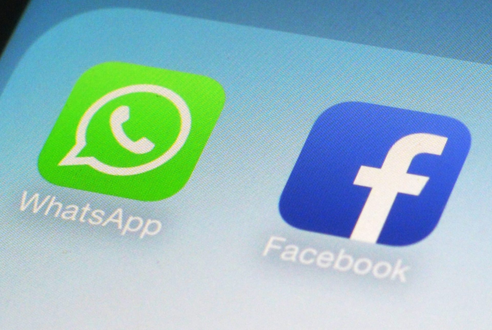 Facebook compra WhatsApp por 17,4 mil milhões de euros