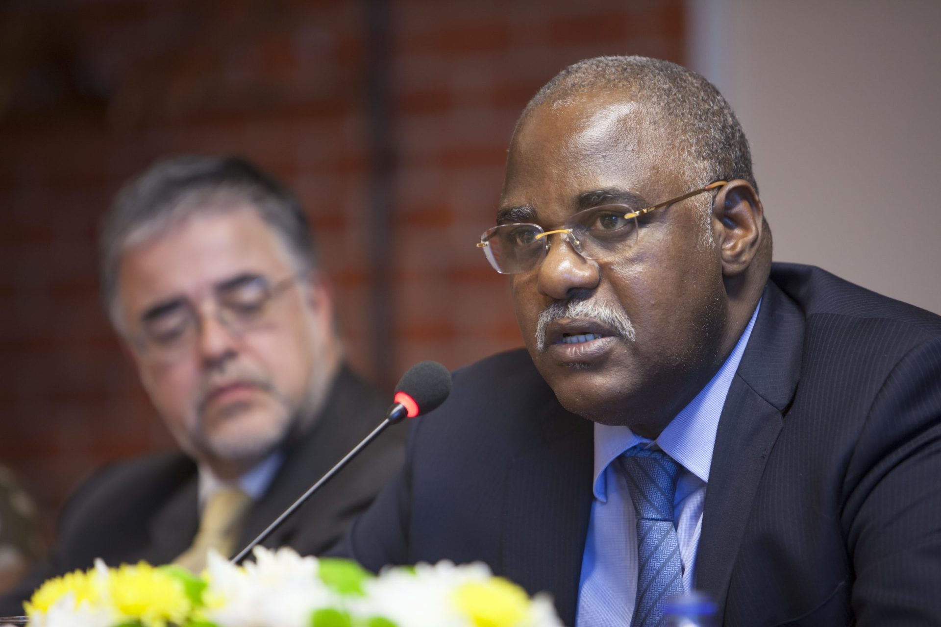 Ministro da Saúde de Angola nega casos de legionella no país