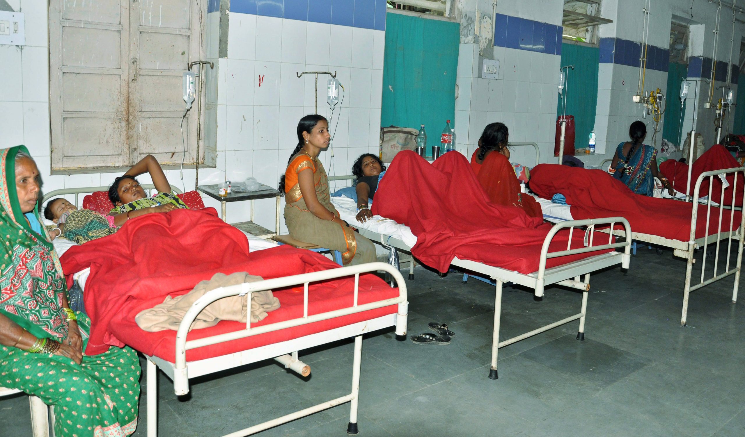 Esterilização em massa mata 13 mulheres na índia