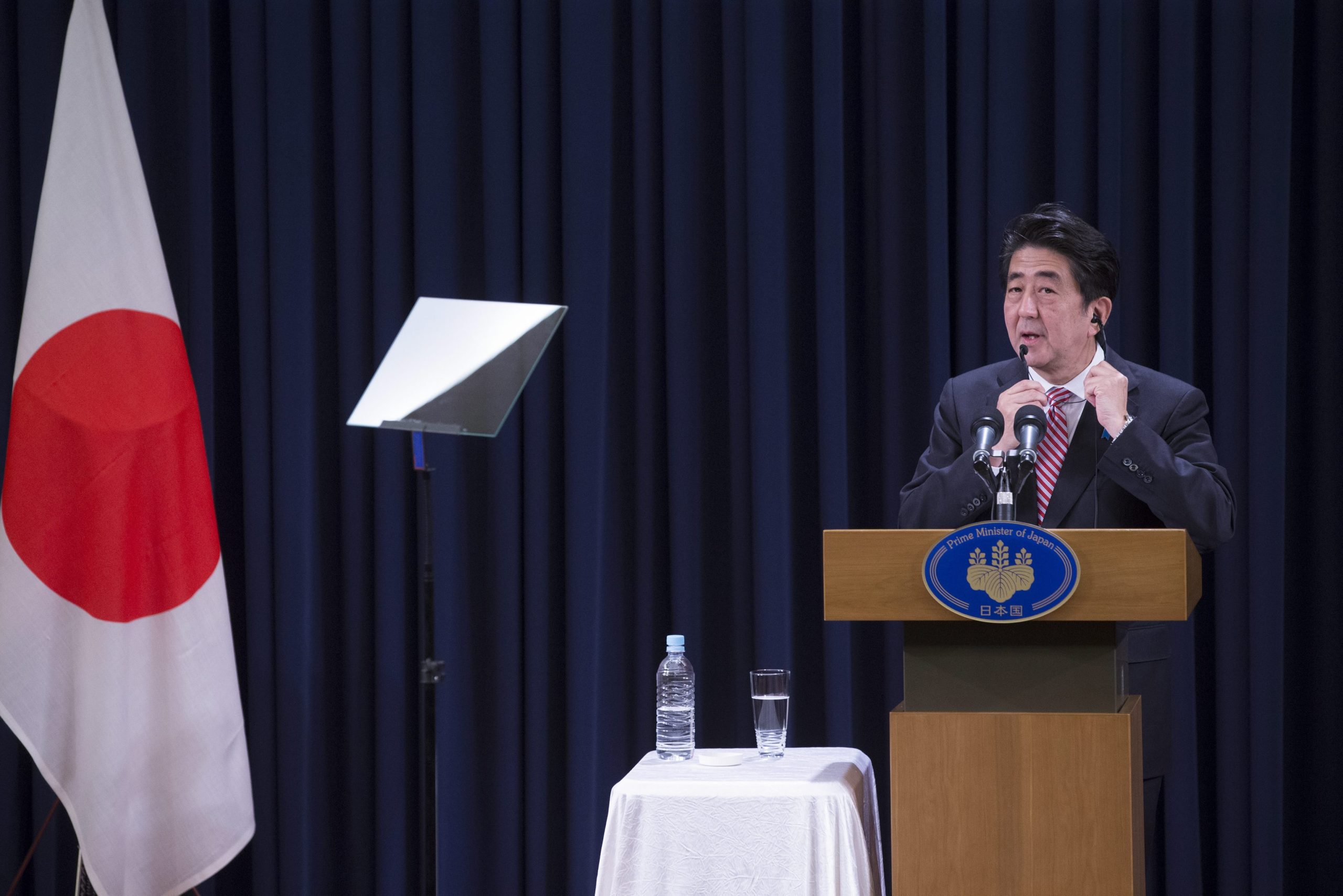 Japão entra em recessão, PM equaciona demitir-se