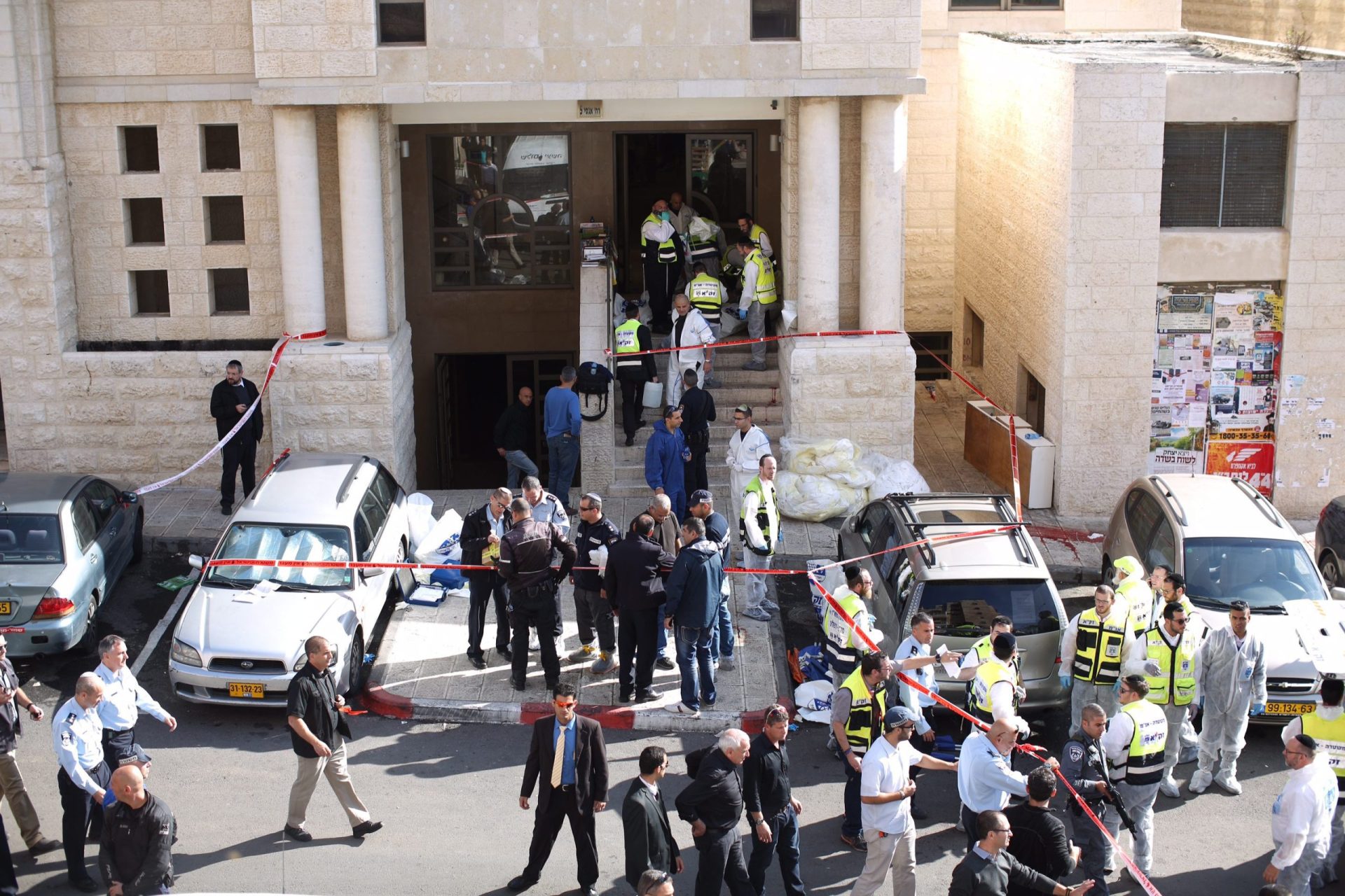 Israel vai facilitar porte de armas para autodefesa após ataque a sinagoga