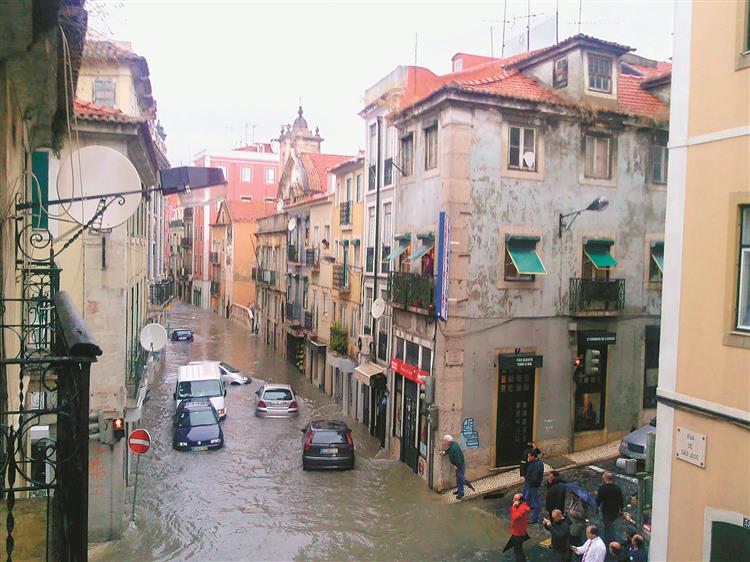 Câmara de Lisboa emite aviso devido ao mau tempo