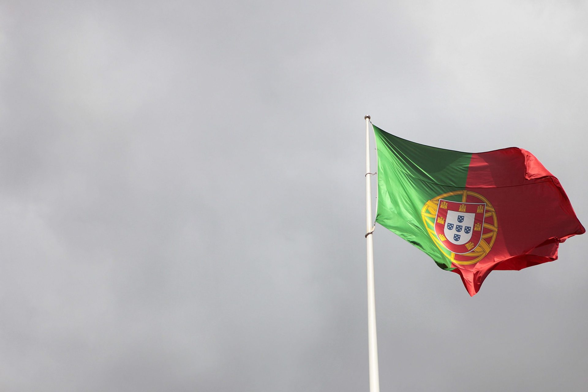 PS e PSD sublinham que 25 de Novembro instaurou democracia em Portugal