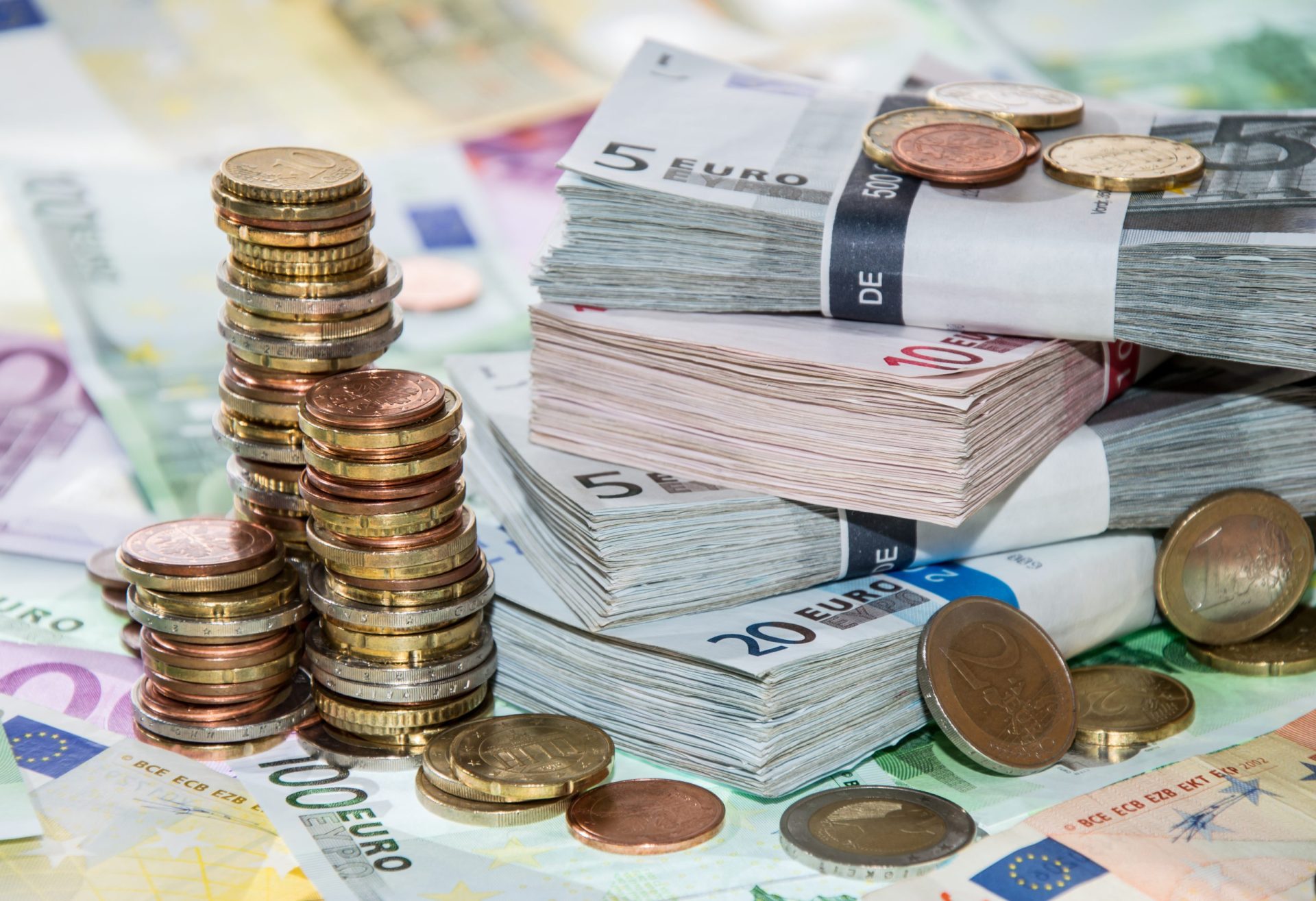 Estado arrecada mais de 30.000 milhões de euros em impostos