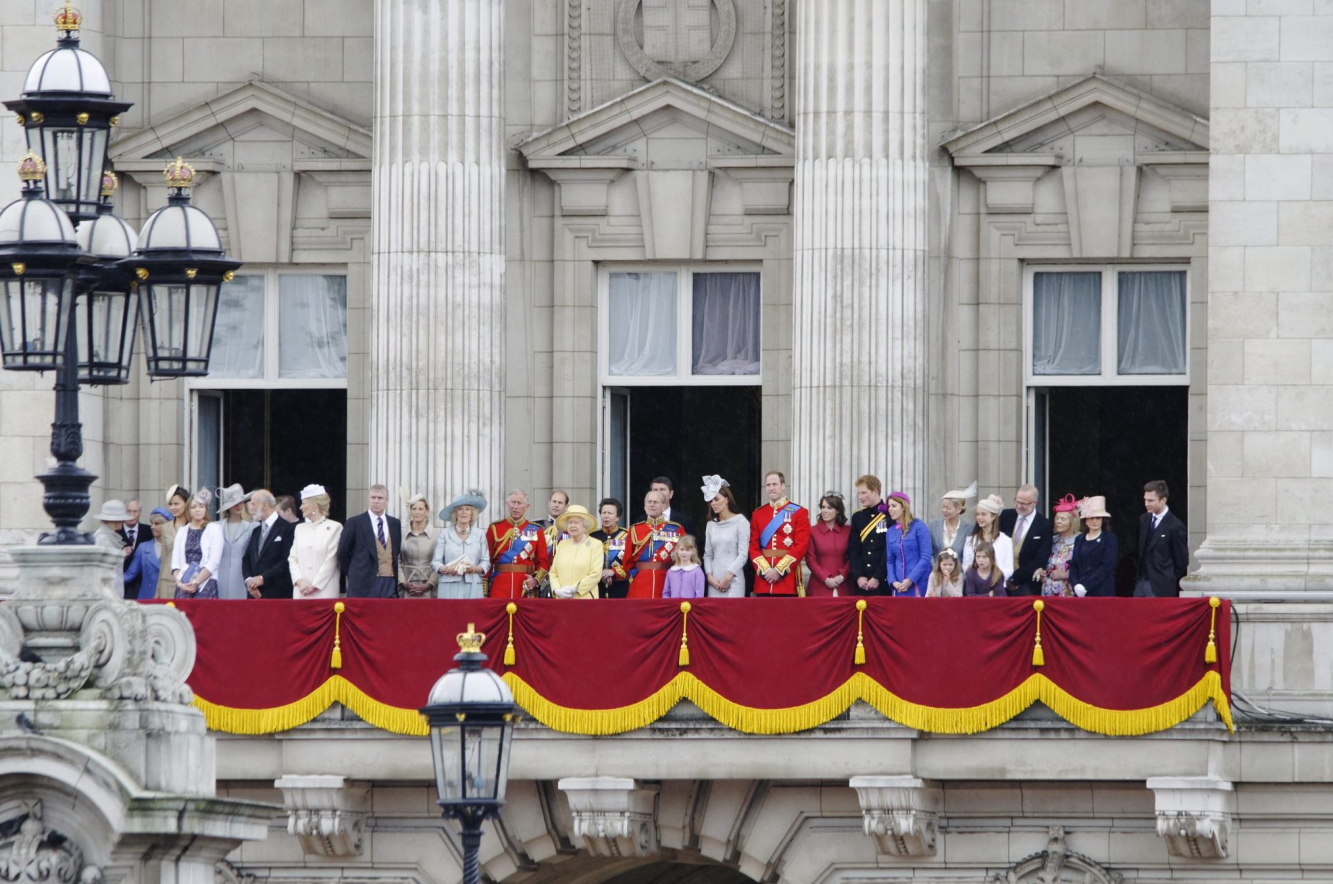 Família real britânica fixa ‘dress code’ para jornalistas