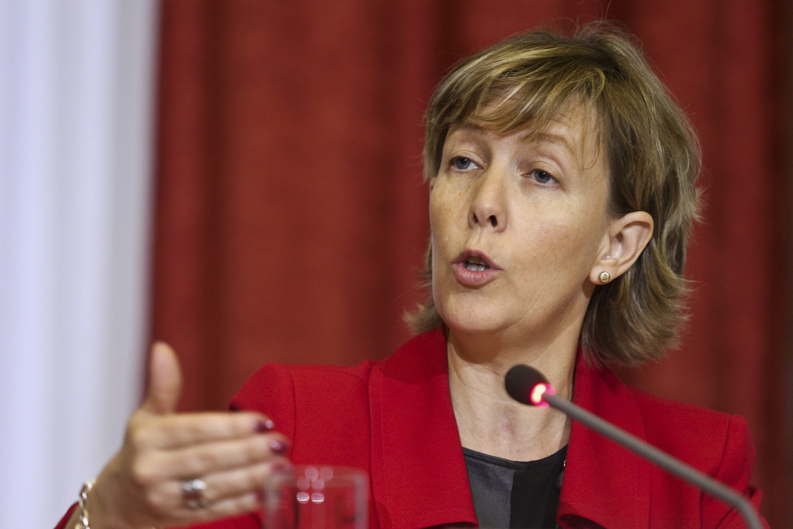 Ministra das Finanças: Há divergência de previsões entre Lisboa e Bruxelas