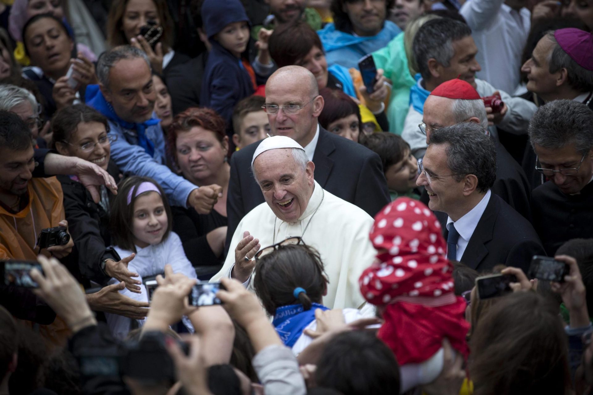 Papa Francisco pede fim dos ataques contra cristãos no Médio Oriente
