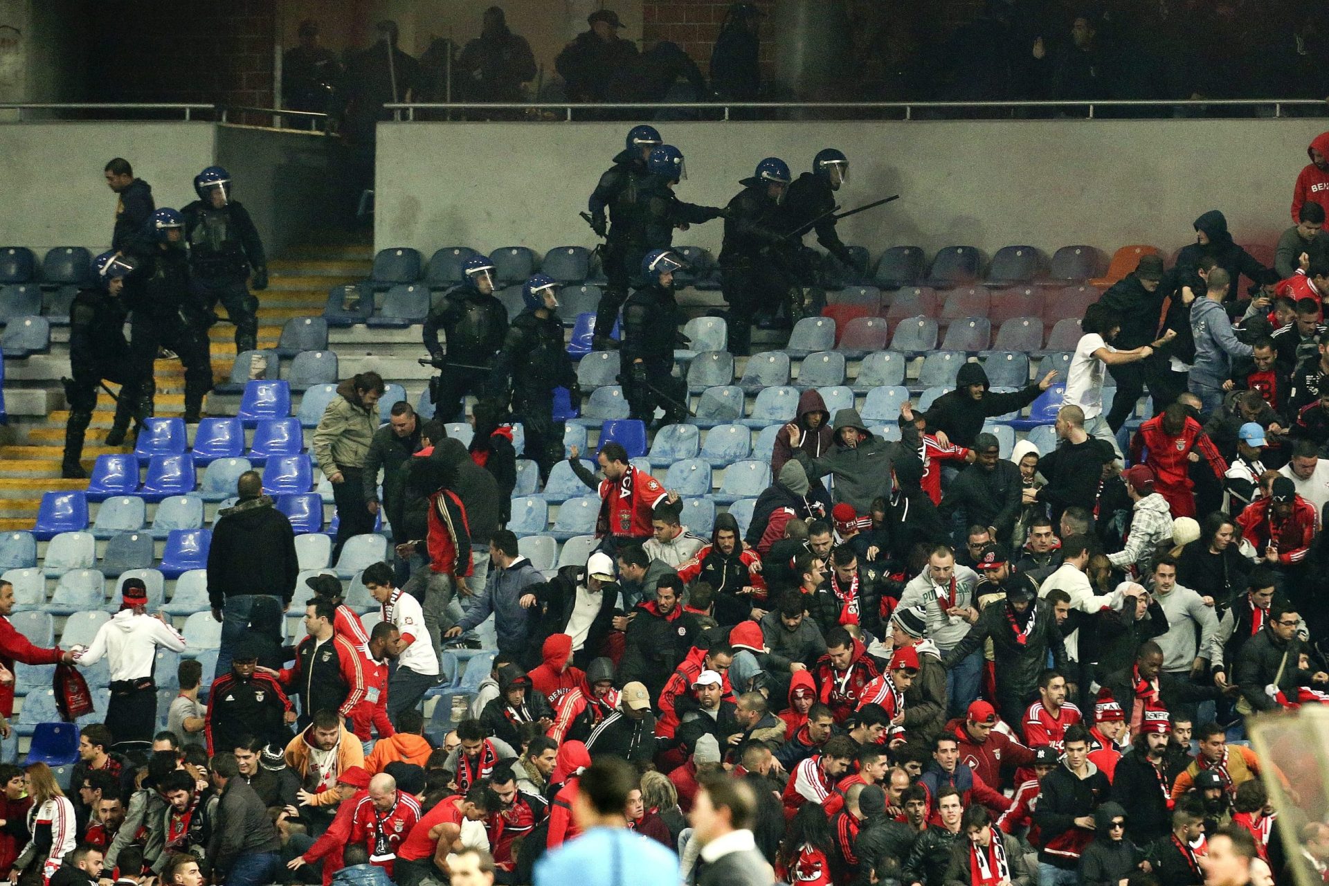 Benfica critica carga policial no jogo com a Académica
