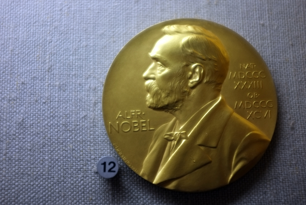 Bilionário comprou uma medalha Nobel… Para a devolver