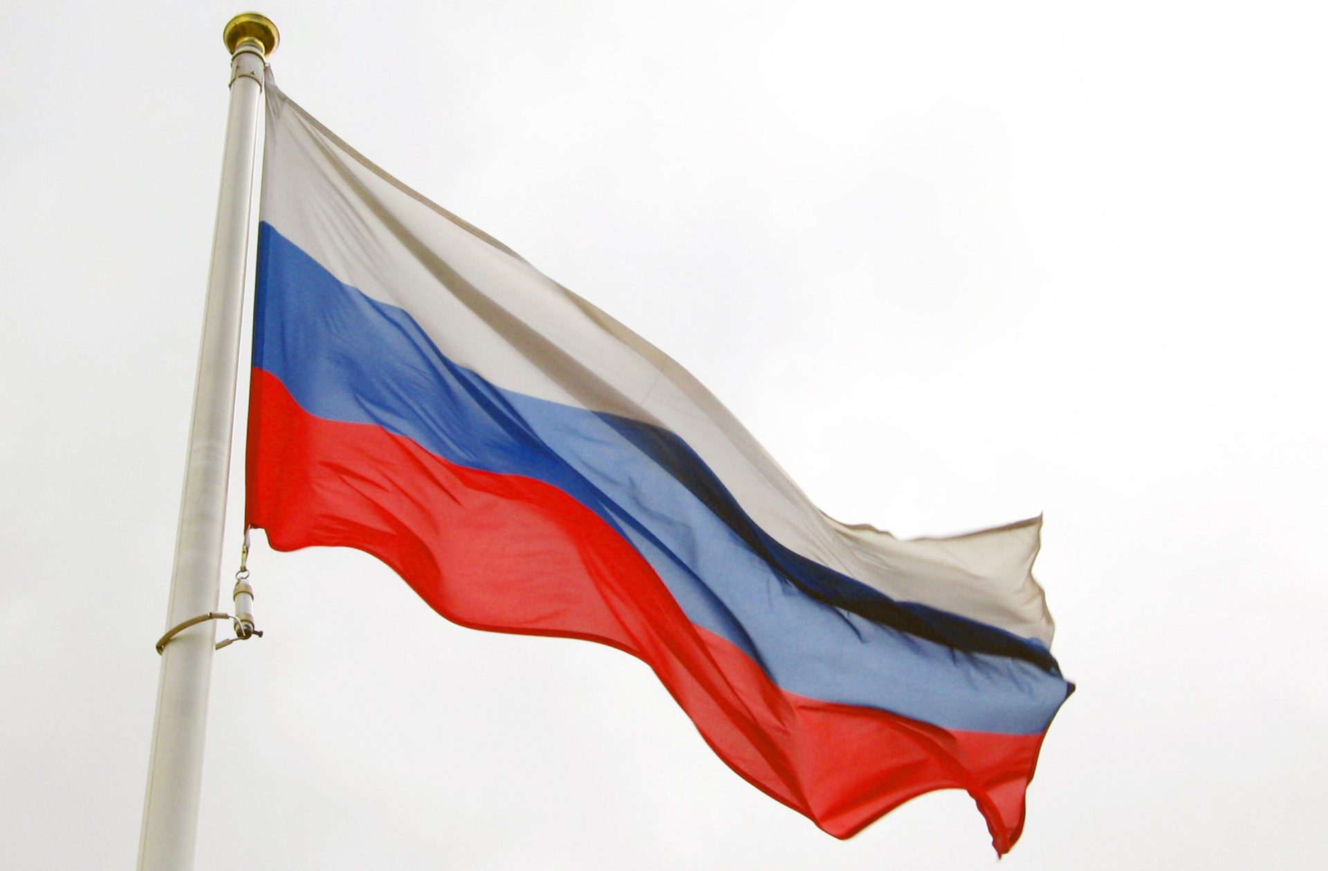 Finanças russas vão vender moeda estrangeira para travar queda do rublo
