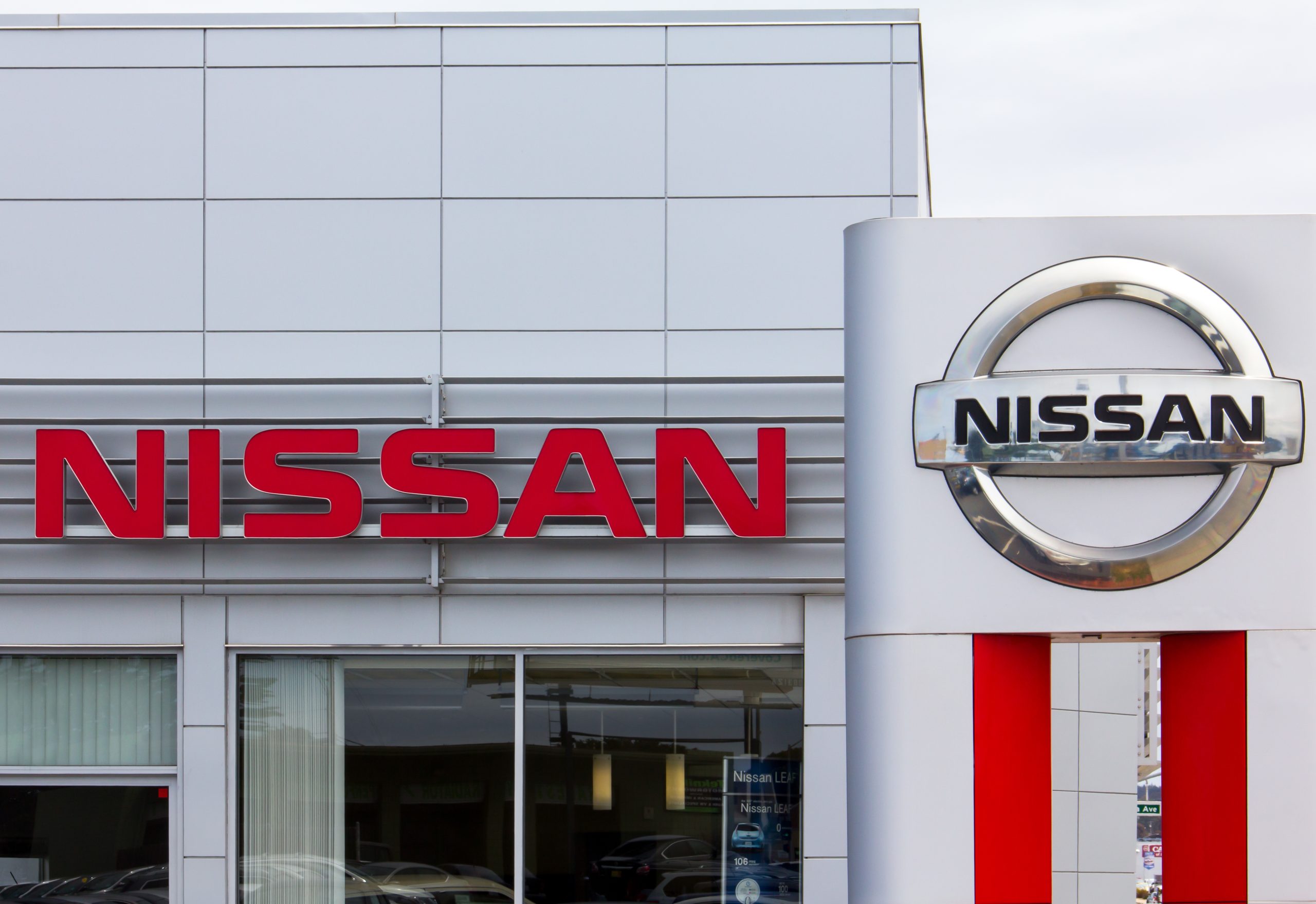 Nissan e Renault suspendem encomendas para a Rússia