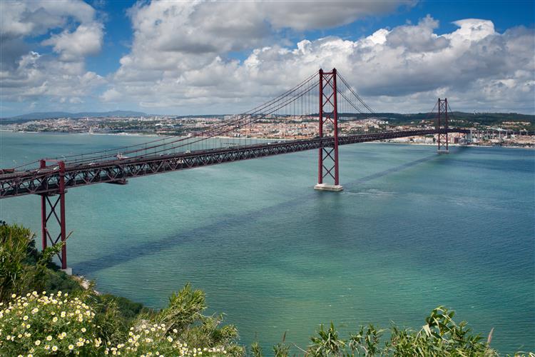 Retomadas buscas para encontrar dois homens desaparecidos no rio Tejo