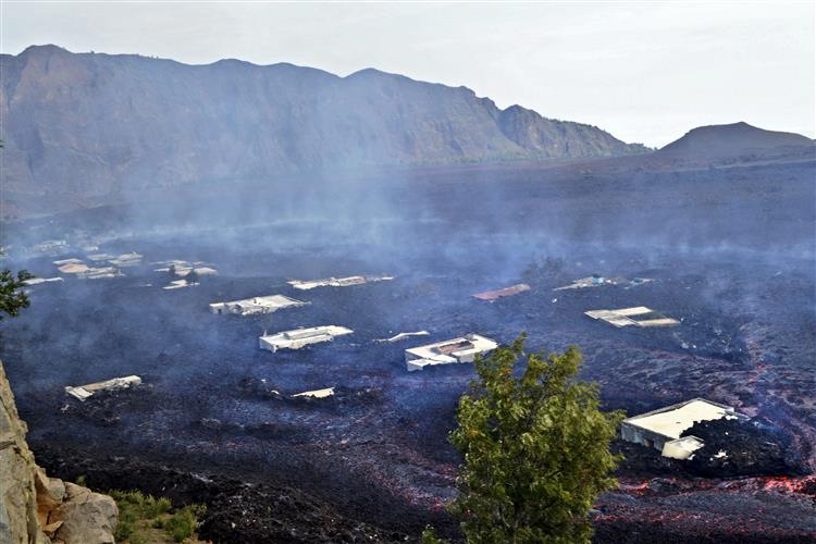 Vulcão no Fogo lançou 220 mil toneladas de dióxido de enxofre num mês