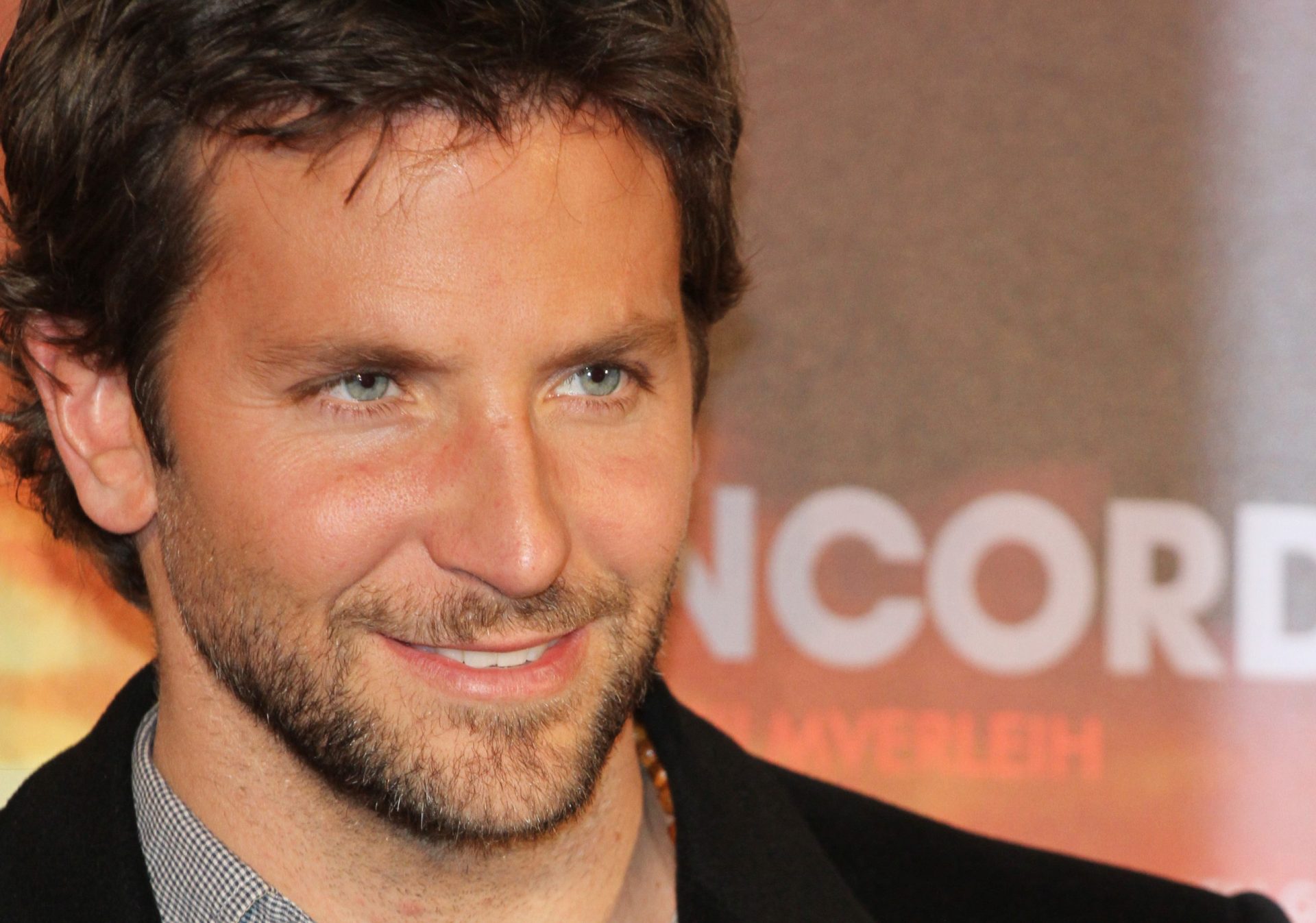 Bradley Cooper revela tudo sobre o passado de alcoolismo