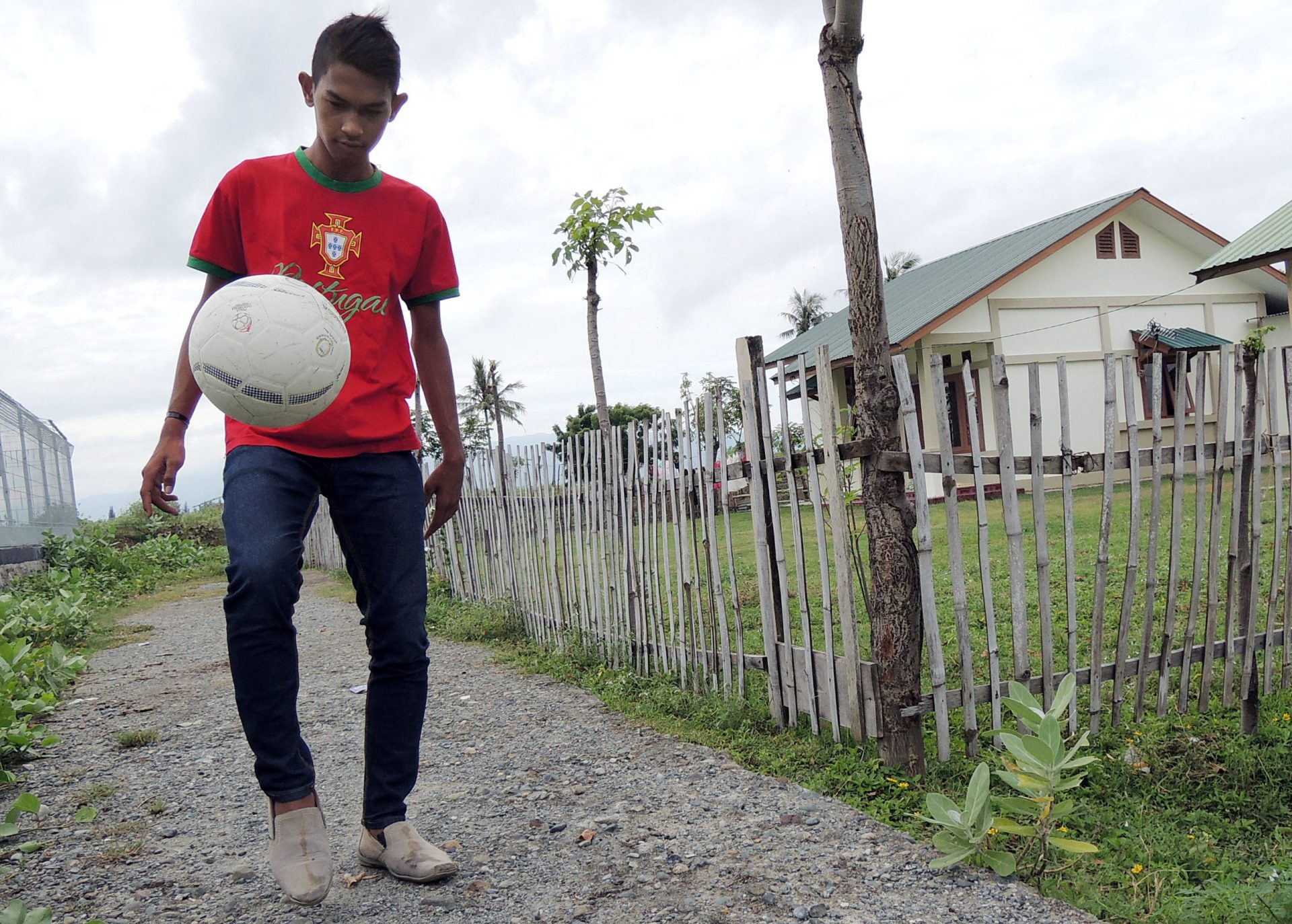 Tsunami/10 anos: Martunis quer ser jogador de futebol em Portugal
