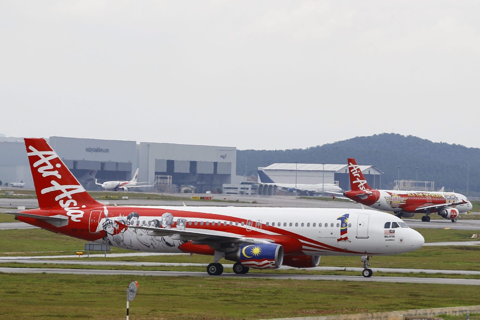 Avião da Air Asia desaparece entre a Indonésia e Singapura