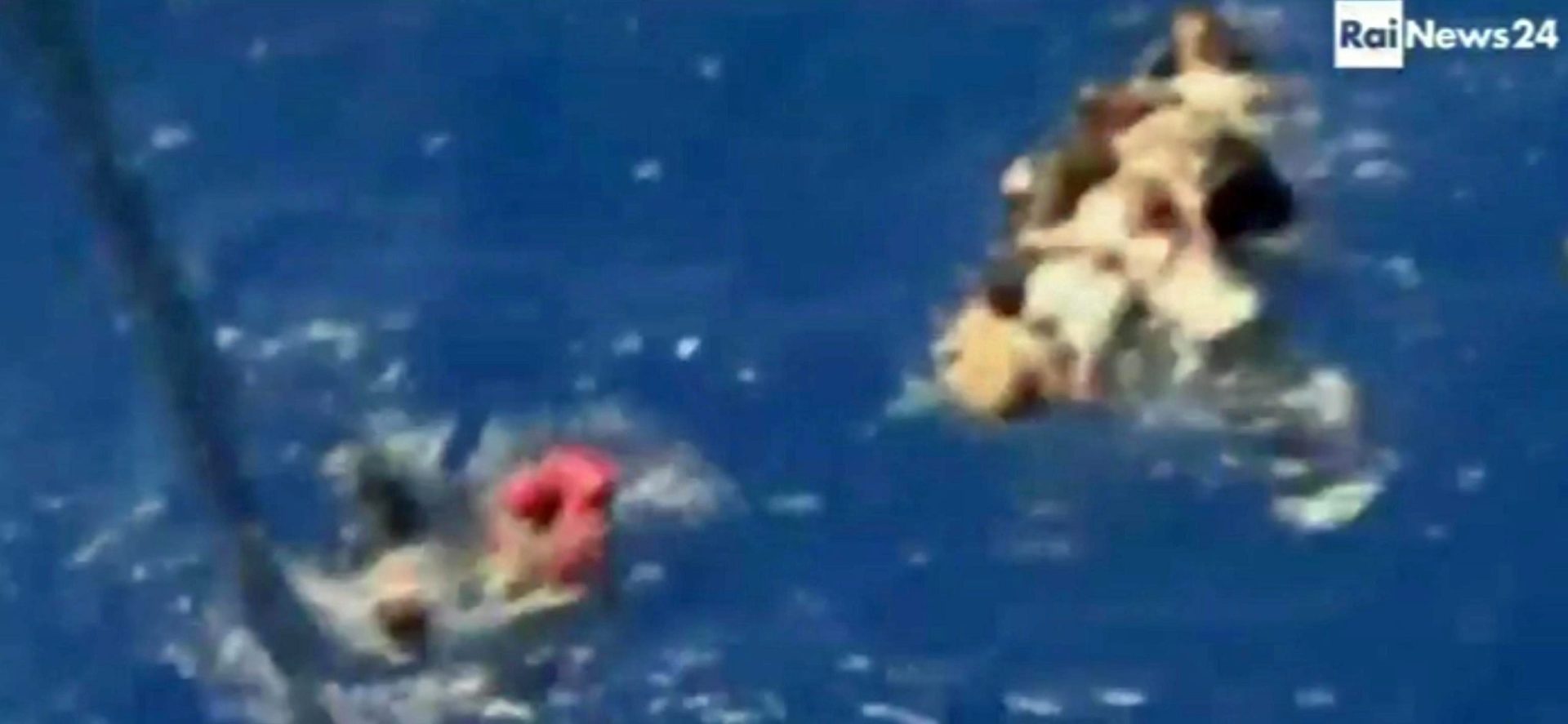 Ferry italiano incendeia-se com 478 pessoas a bordo