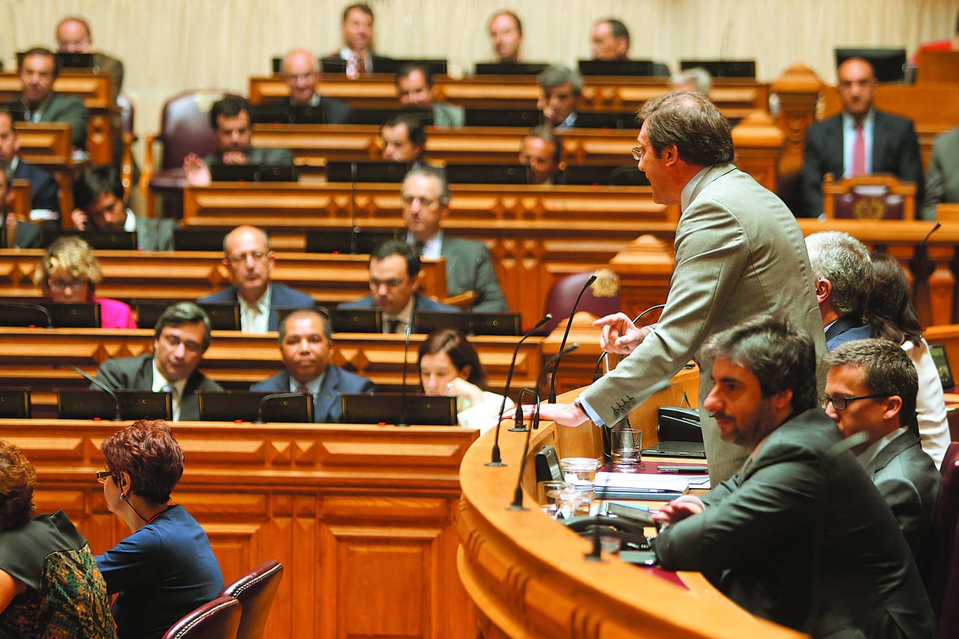 Debates quinzenais: Fim à vista?