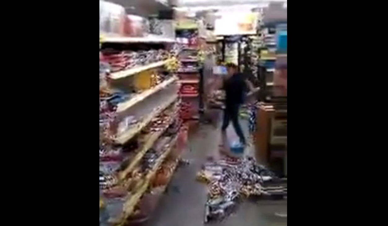 A mãe de todas a birras: Criança destrói supermercado [vídeo]