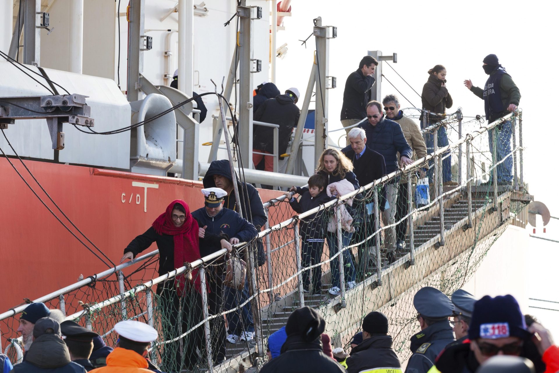 Autoridades italianas salvam 970 migrantes