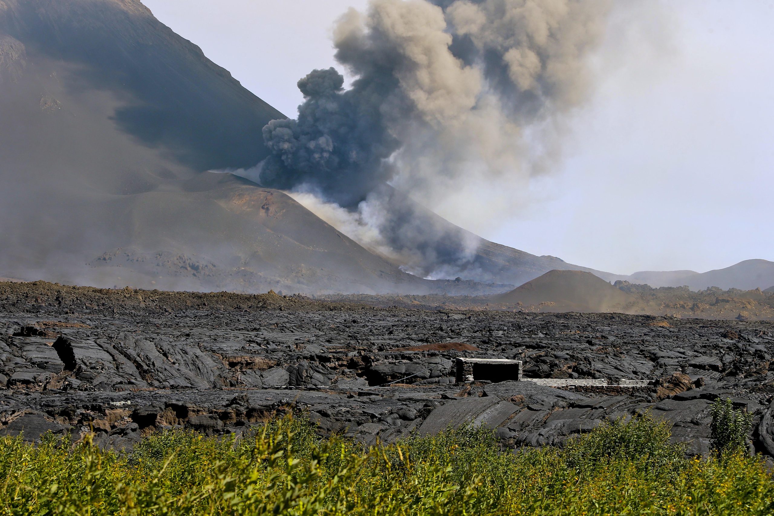 Atmosfera contaminada impediu helicóptero português de sobrevoar vulcão do Fogo