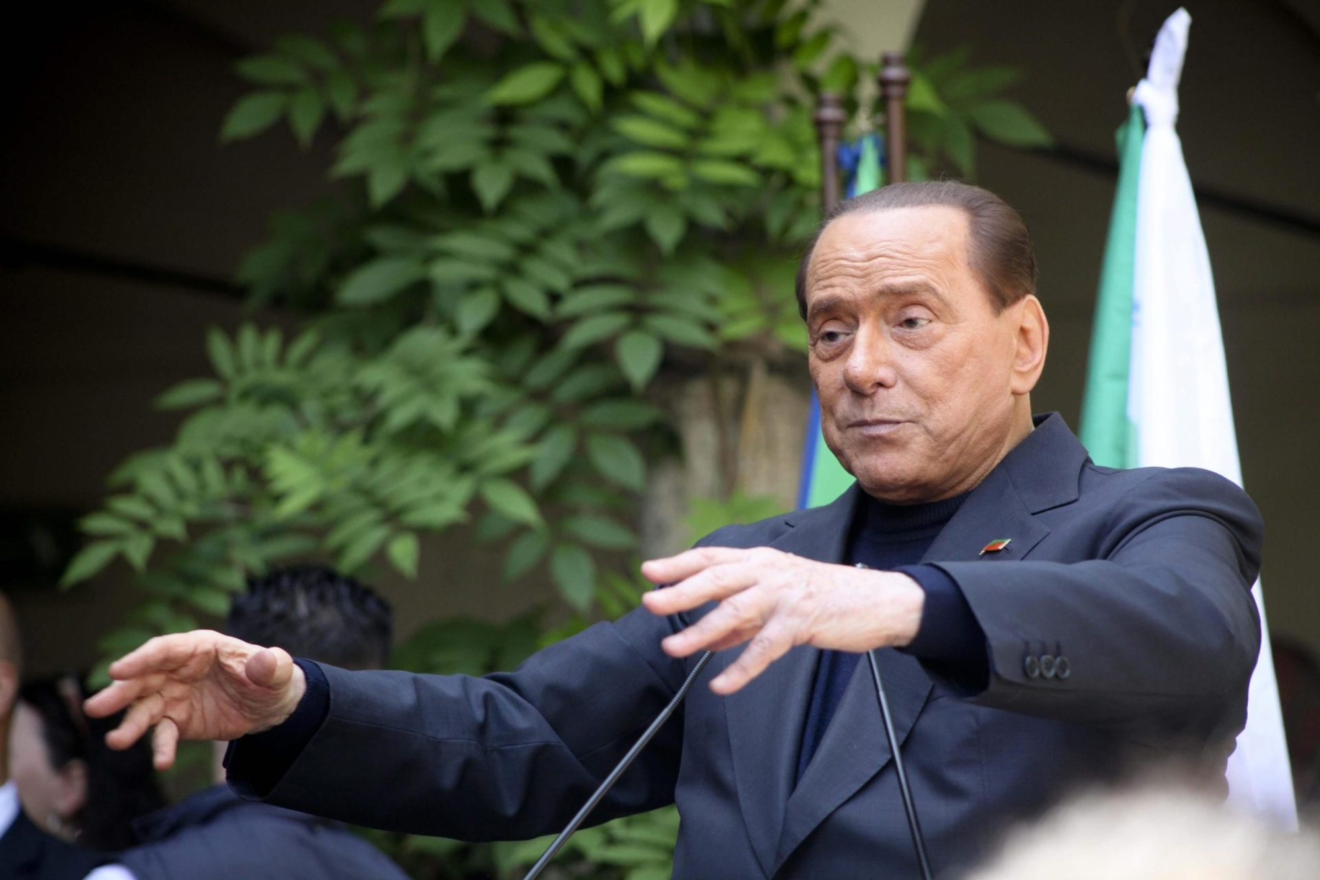 A nova vida de Berlusconi é num lar com doentes de Alzheimer
