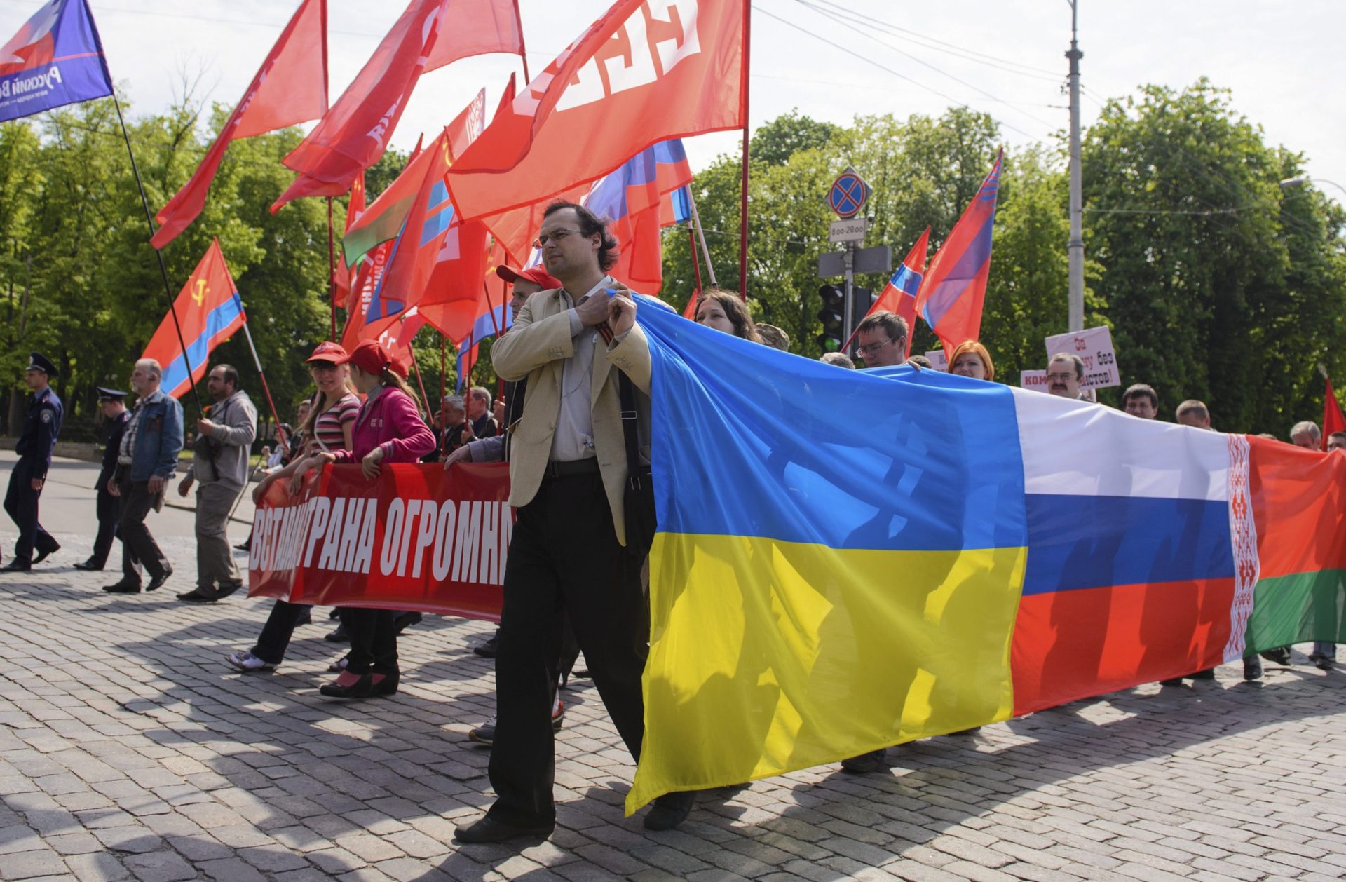 Bilionário ucraniano apela a protestos contra separatistas pró-russos