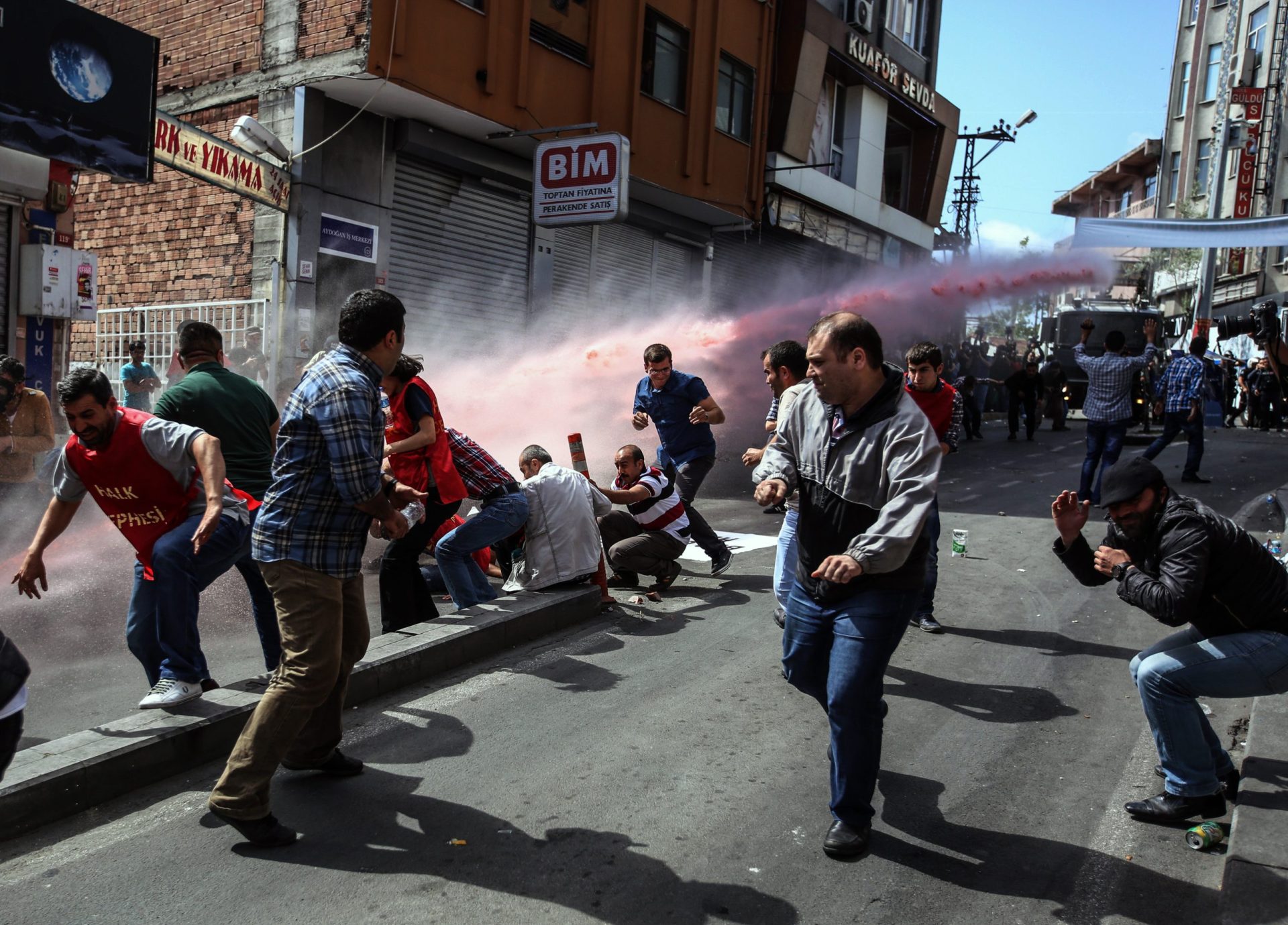 Manifestação na Turquia após acidente em mina degenera em confrontos