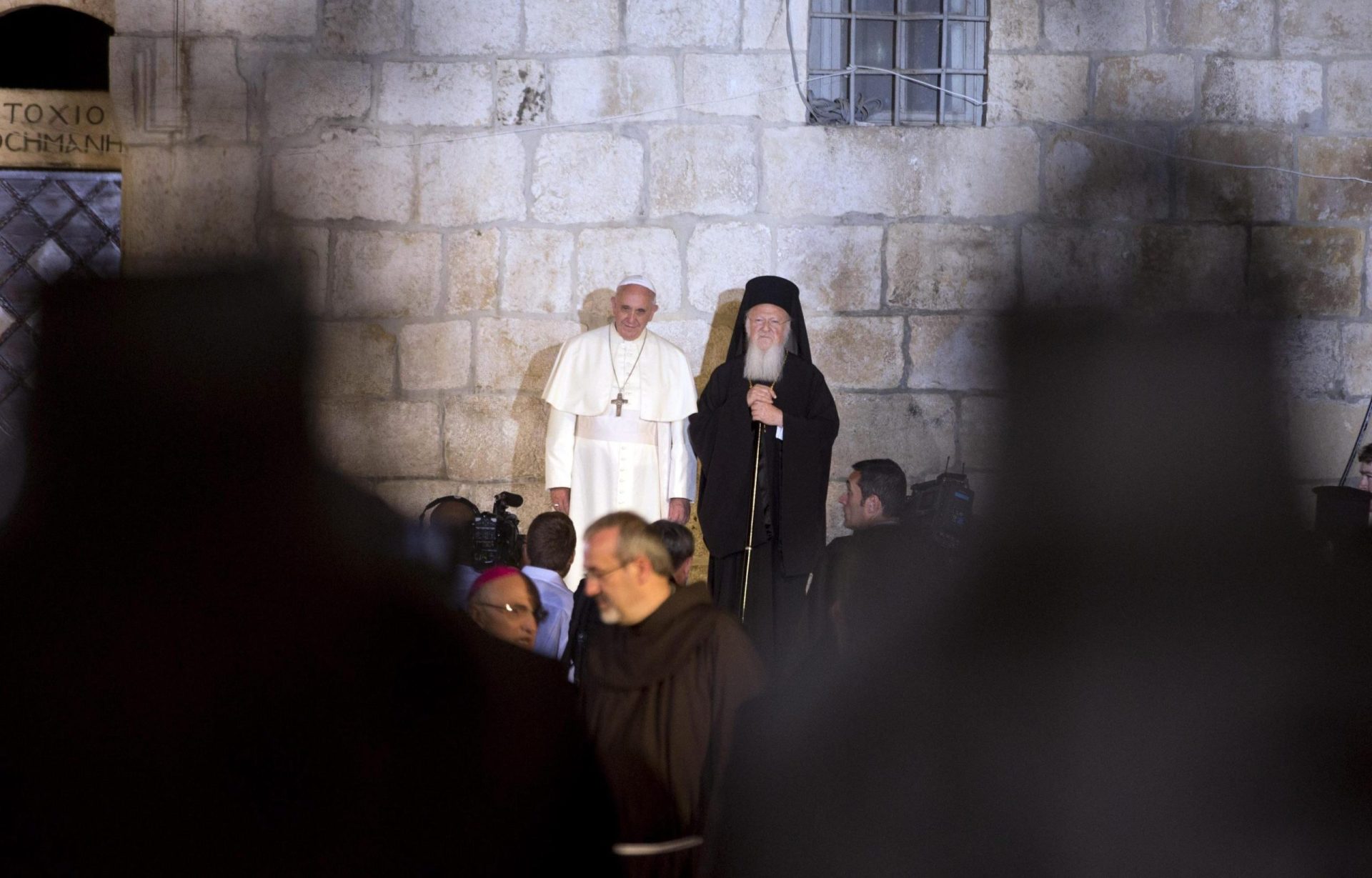 Papa Francisco e patriarca ortodoxo grego juntam-se em oração histórica