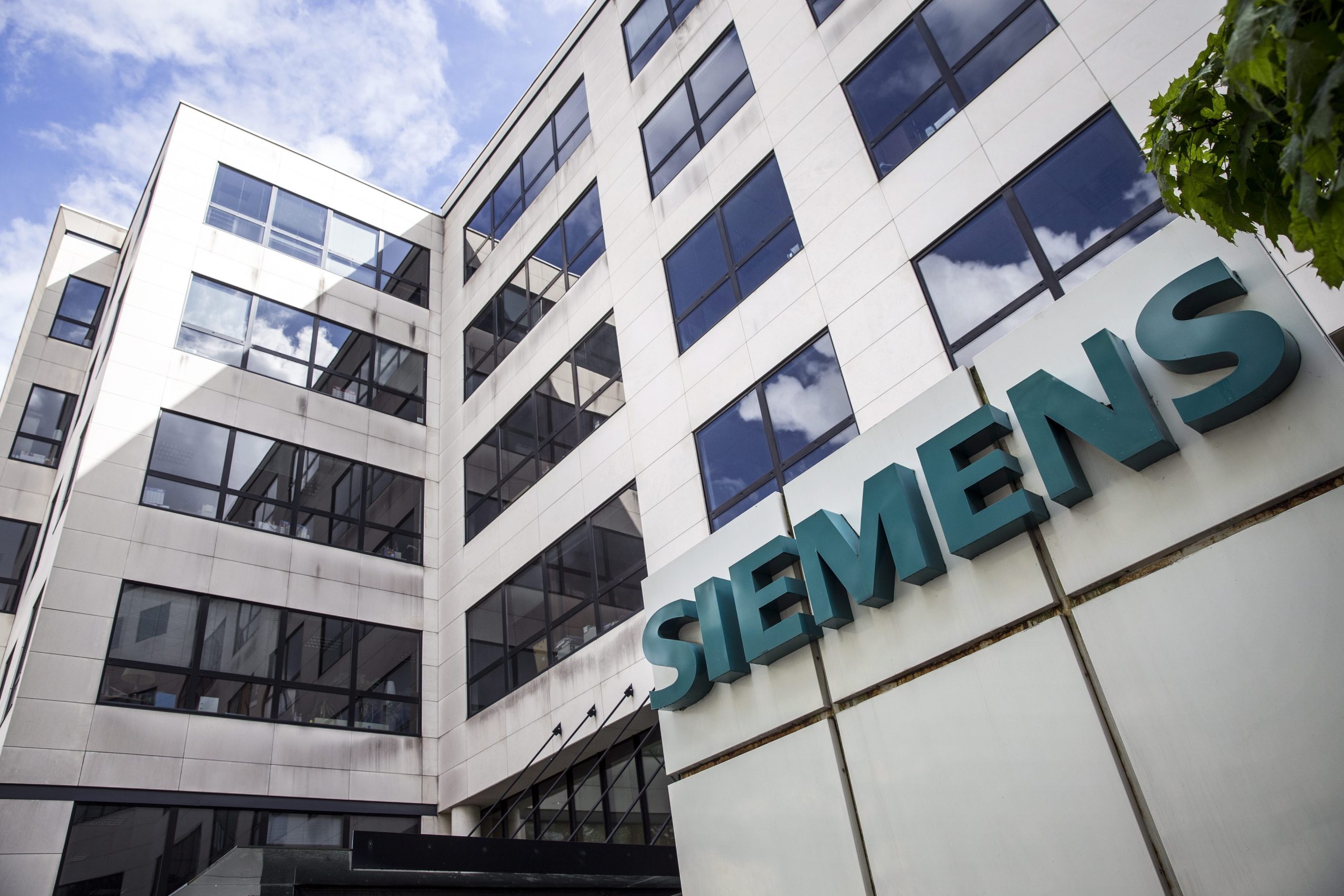 Siemens vai cortar 11.600 postos de trabalho
