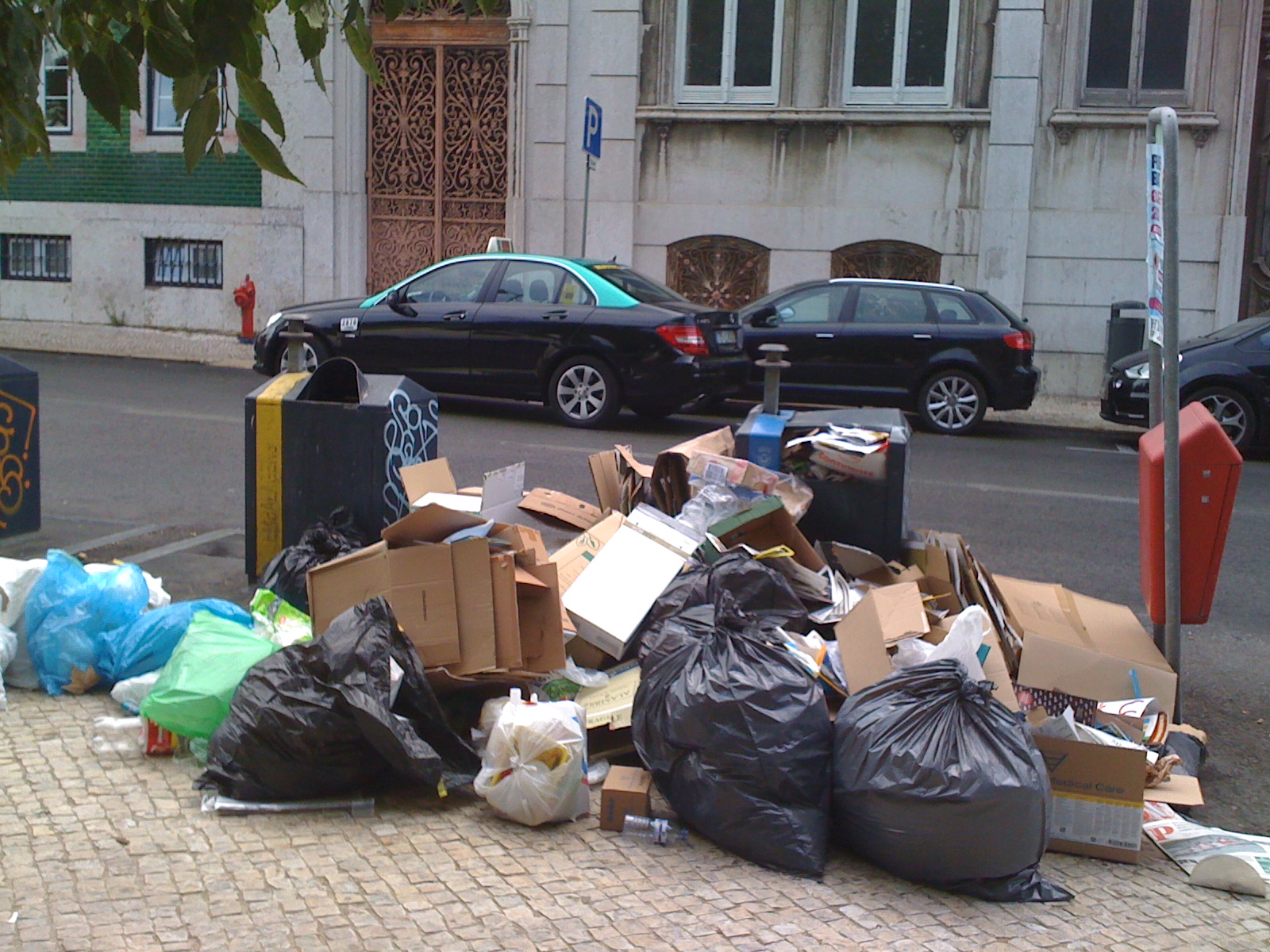 Greve do lixo em Lisboa mantém-se