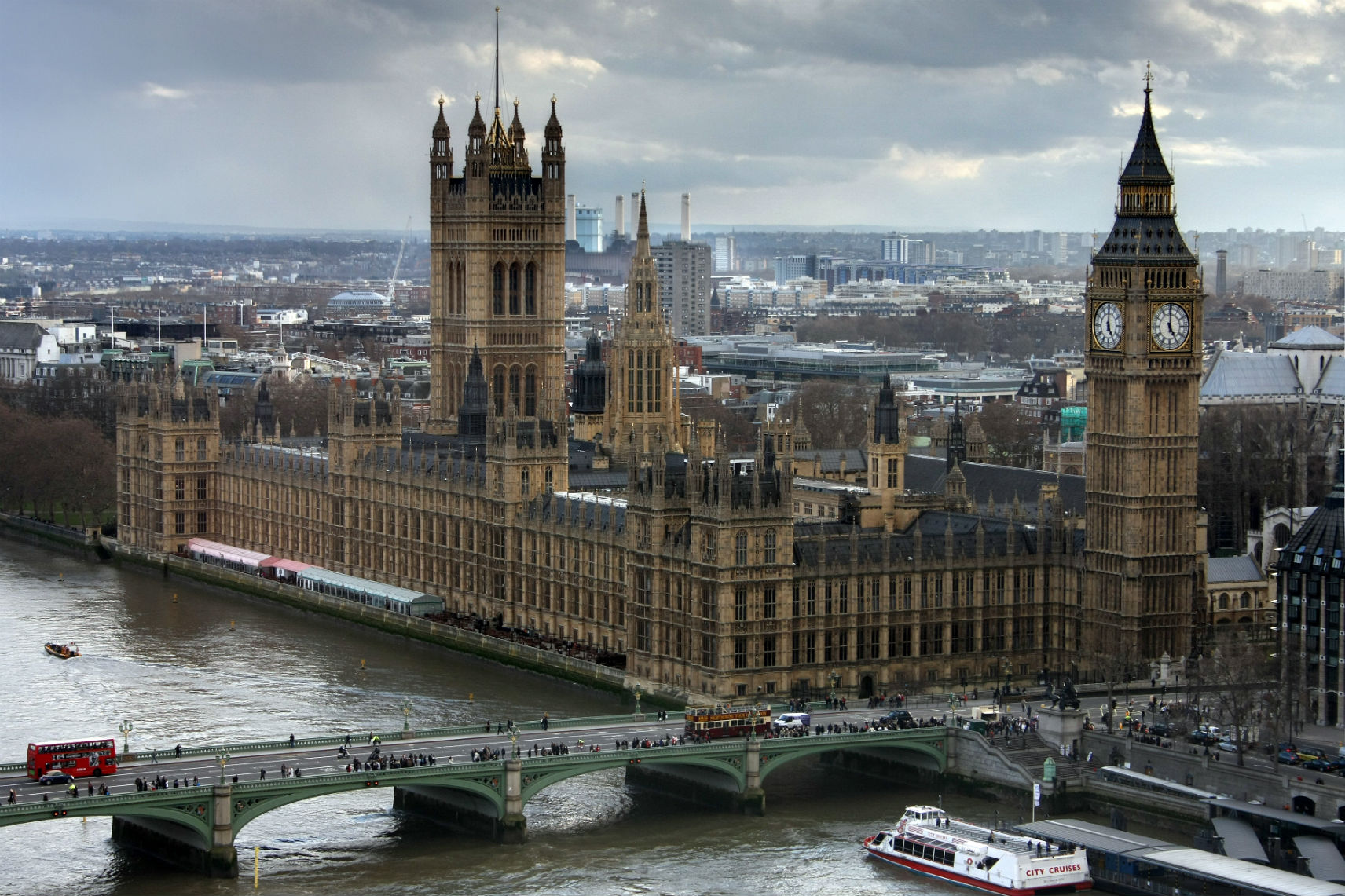 Embalagem suspeita causou susto no Parlamento britânico
