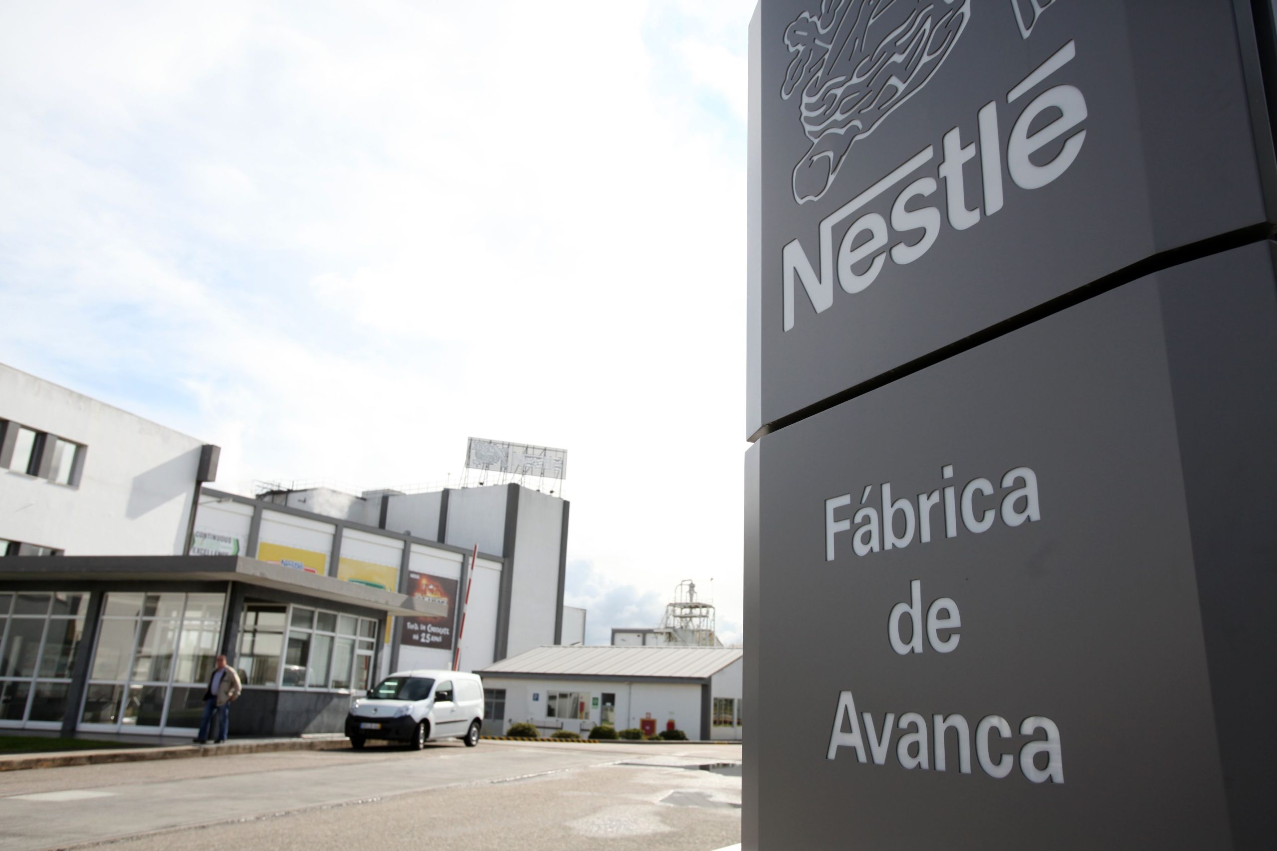 Parceiros da Nestlé prometem 8 mil estágios nos próximos três anos